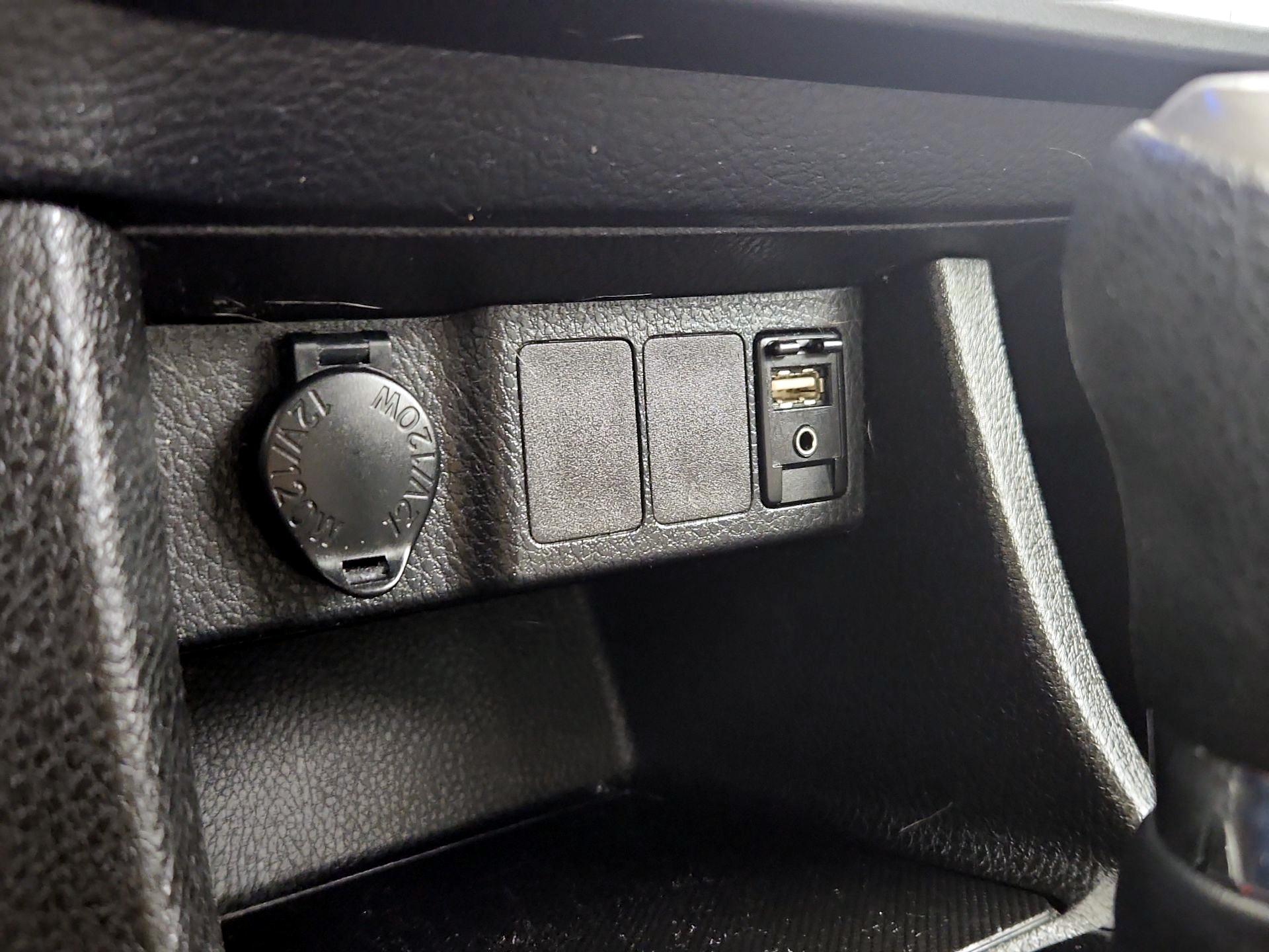 Thumbnail: 2015 Toyota Corolla - 18