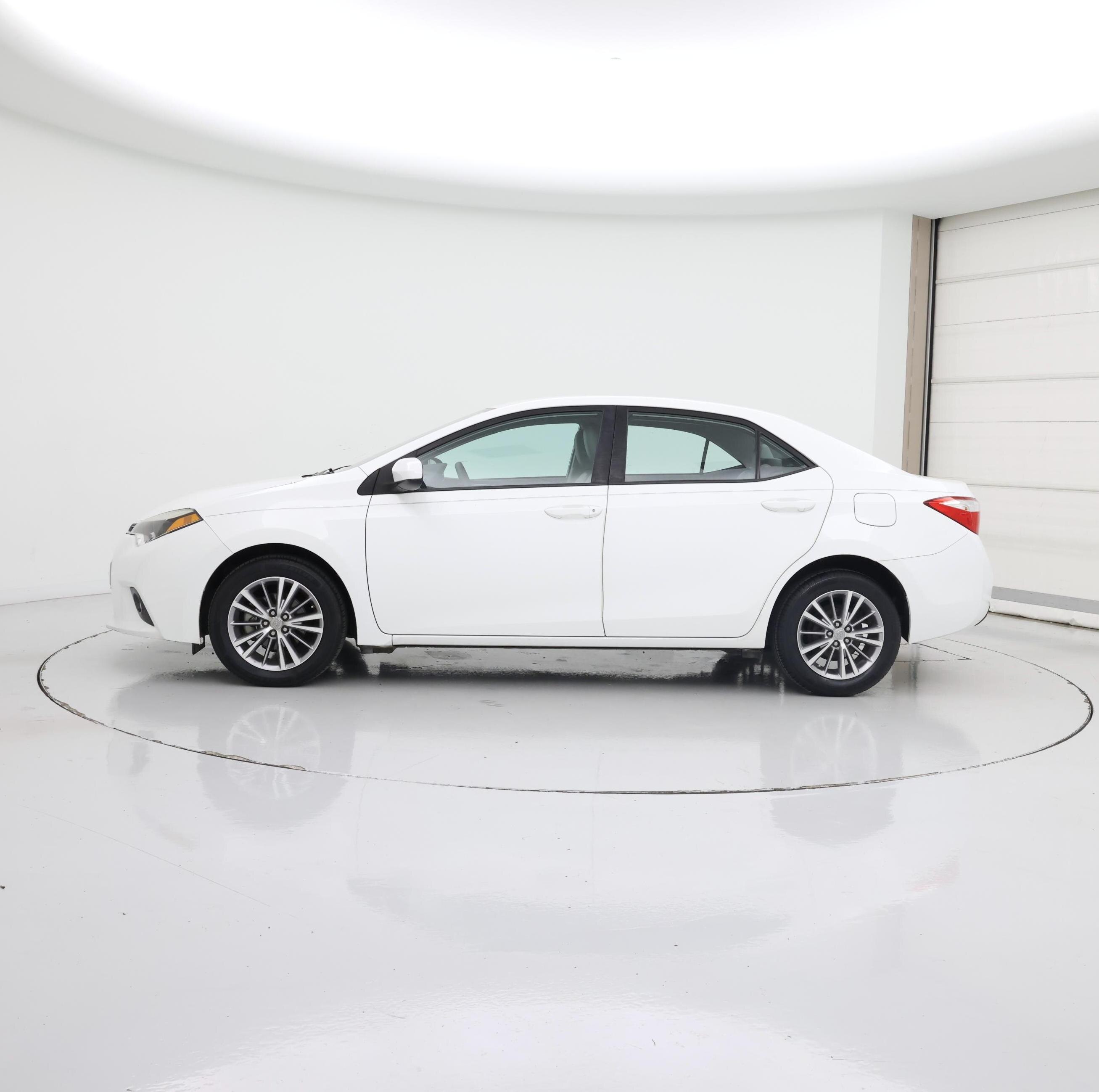 Thumbnail: 2015 Toyota Corolla - 3