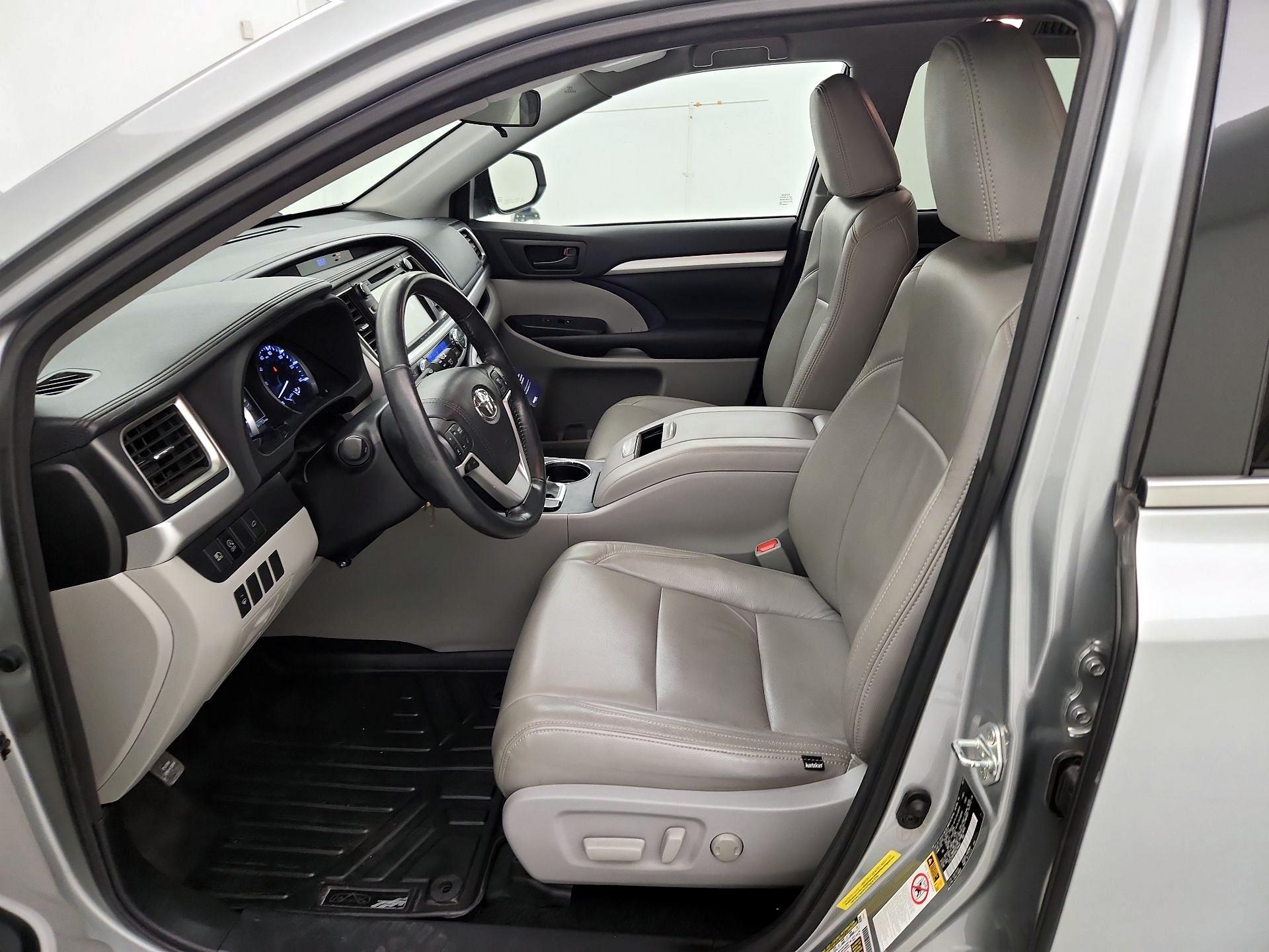 Thumbnail: 2017 Toyota Highlander - 11