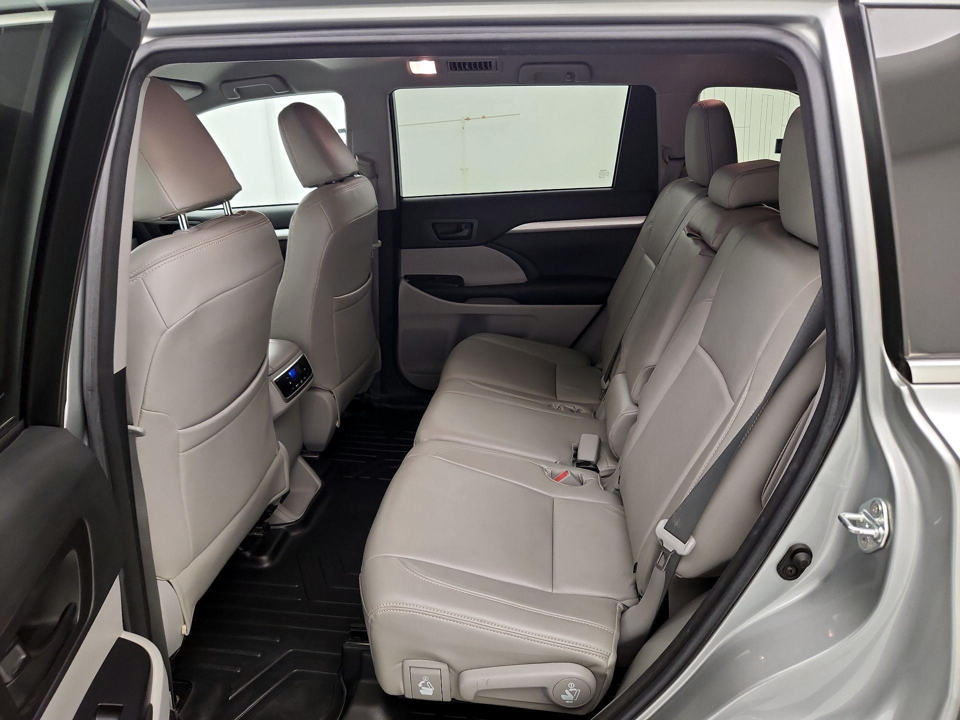 Thumbnail: 2017 Toyota Highlander - 19
