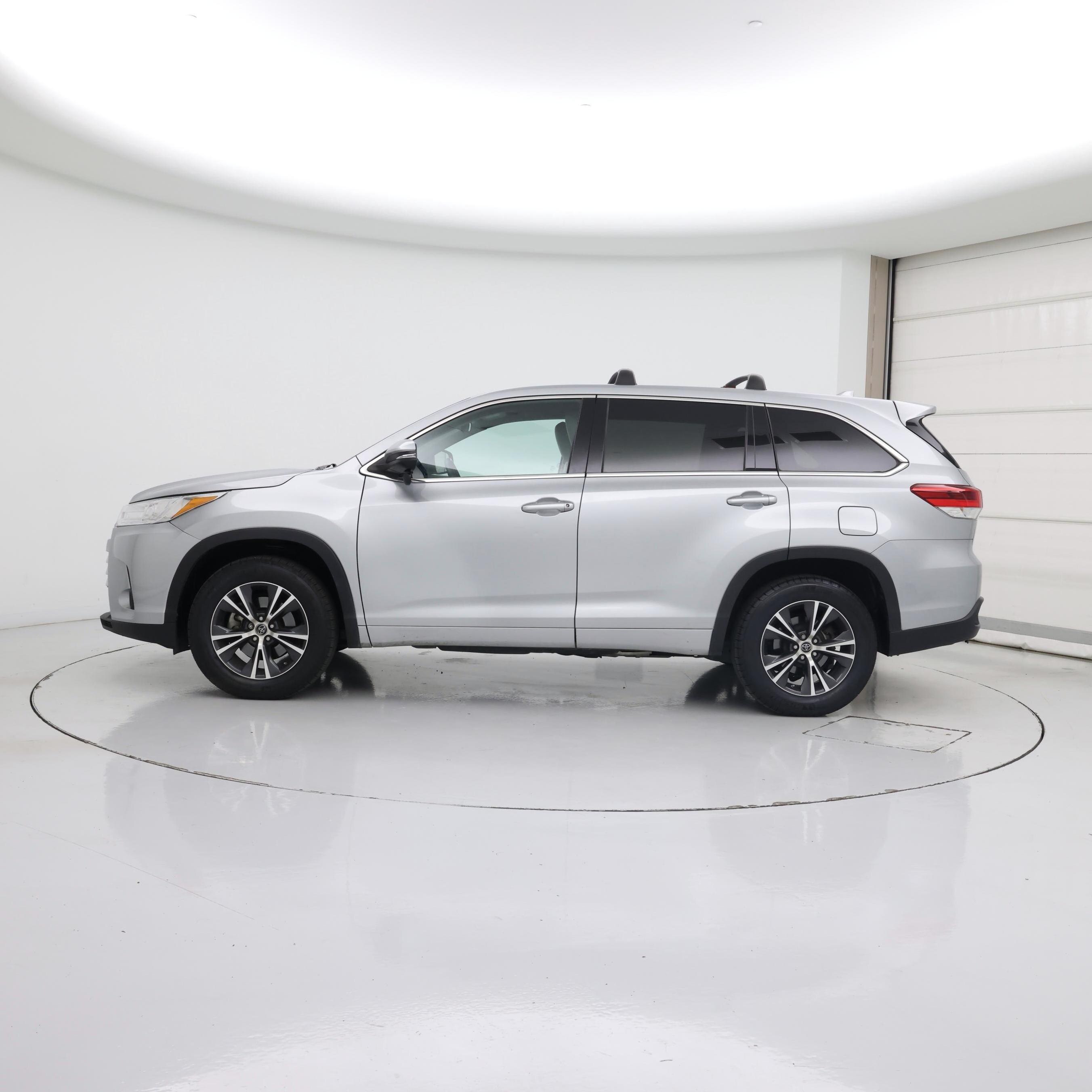 Thumbnail: 2017 Toyota Highlander - 3