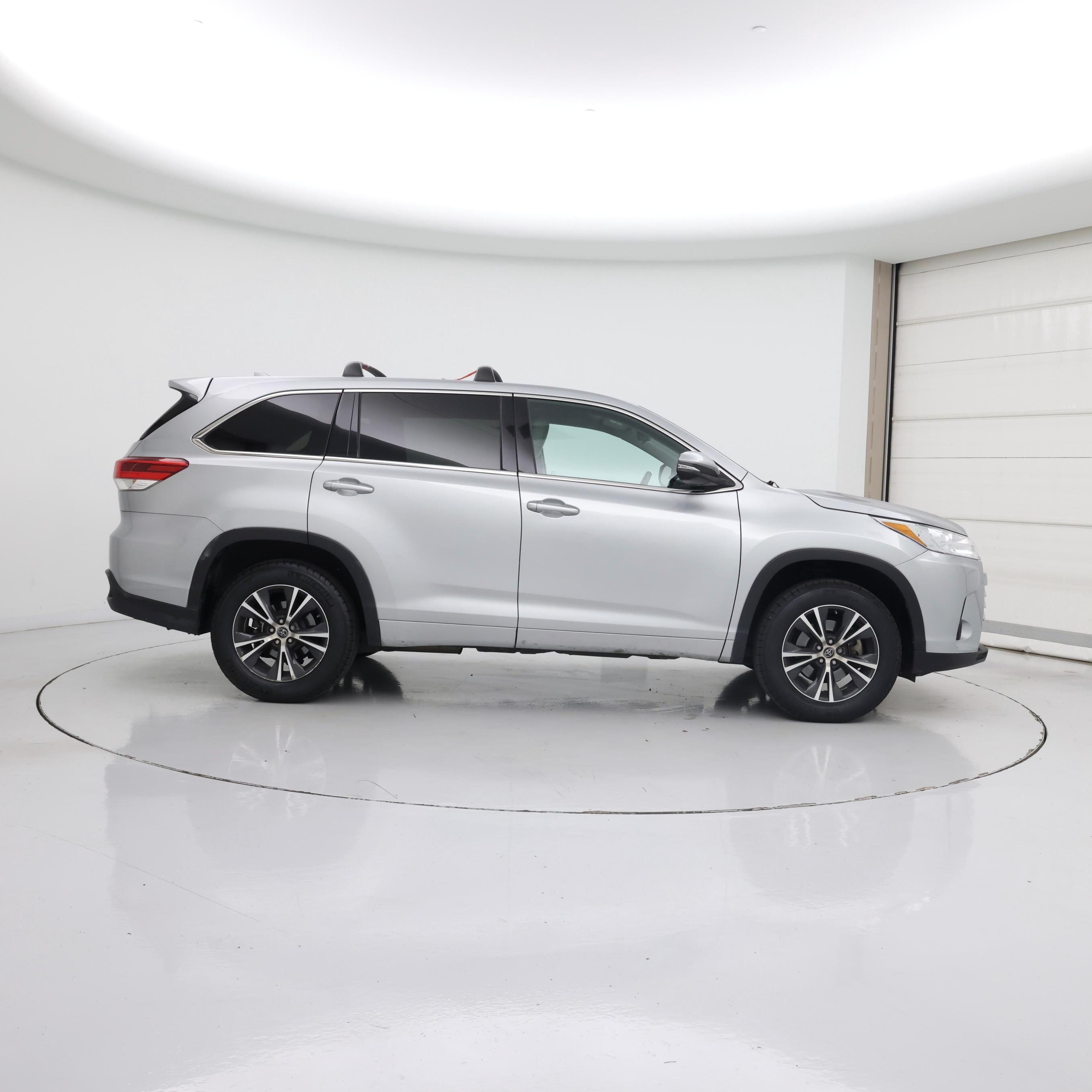 Thumbnail: 2017 Toyota Highlander - 7