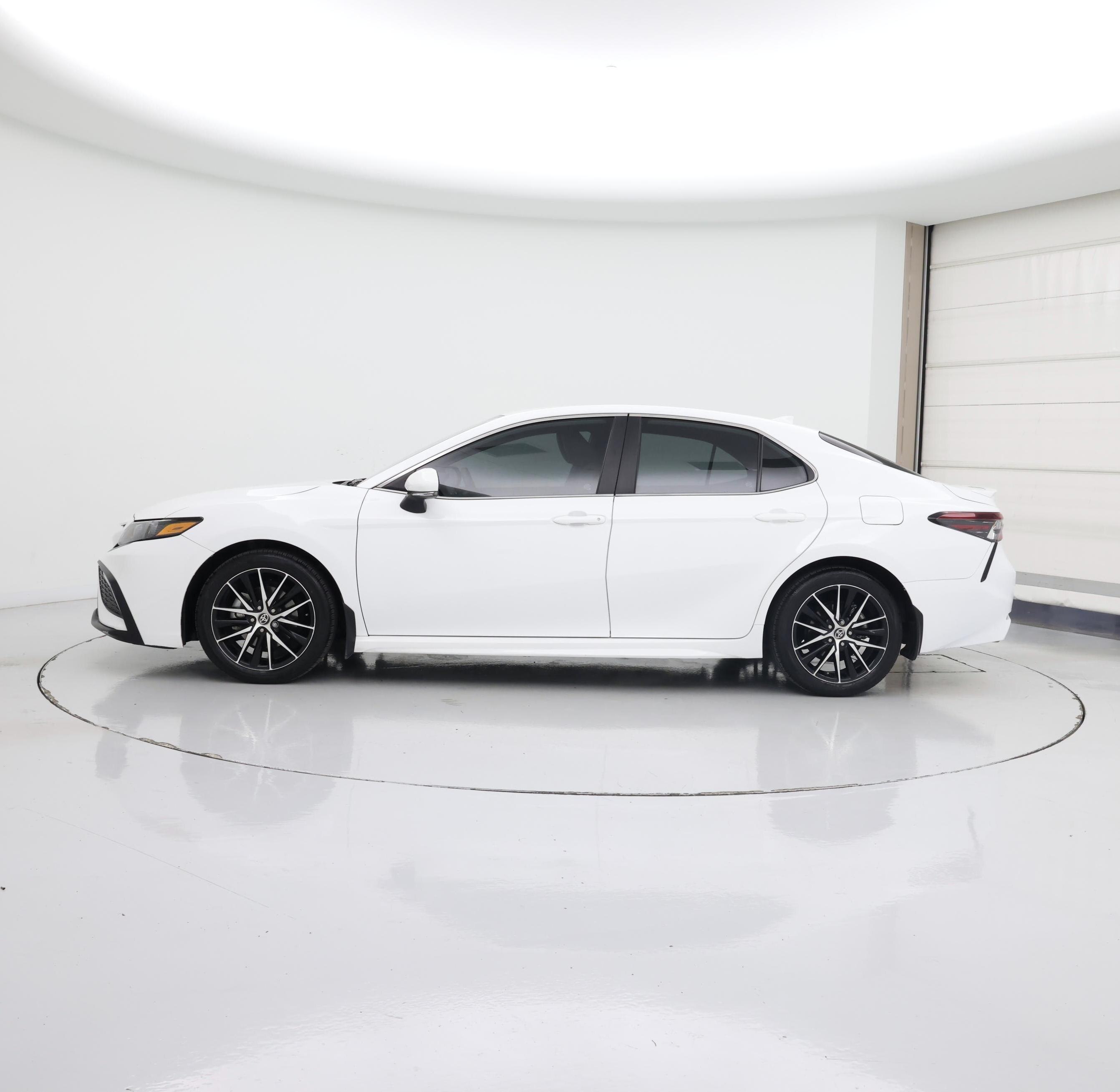 Thumbnail: 2022 Toyota Camry - 3