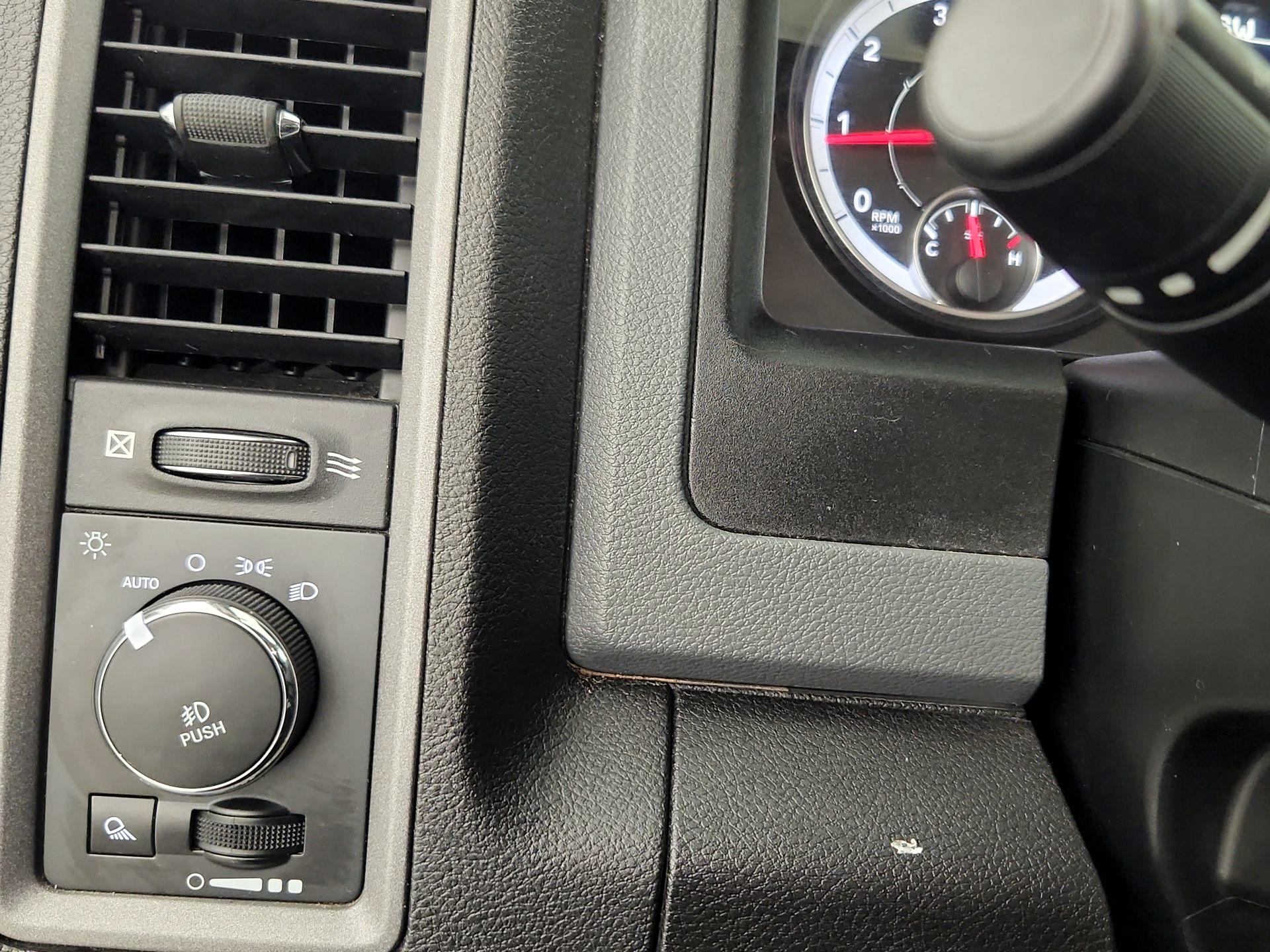 Thumbnail: 2019 RAM 1500 Classic - 13