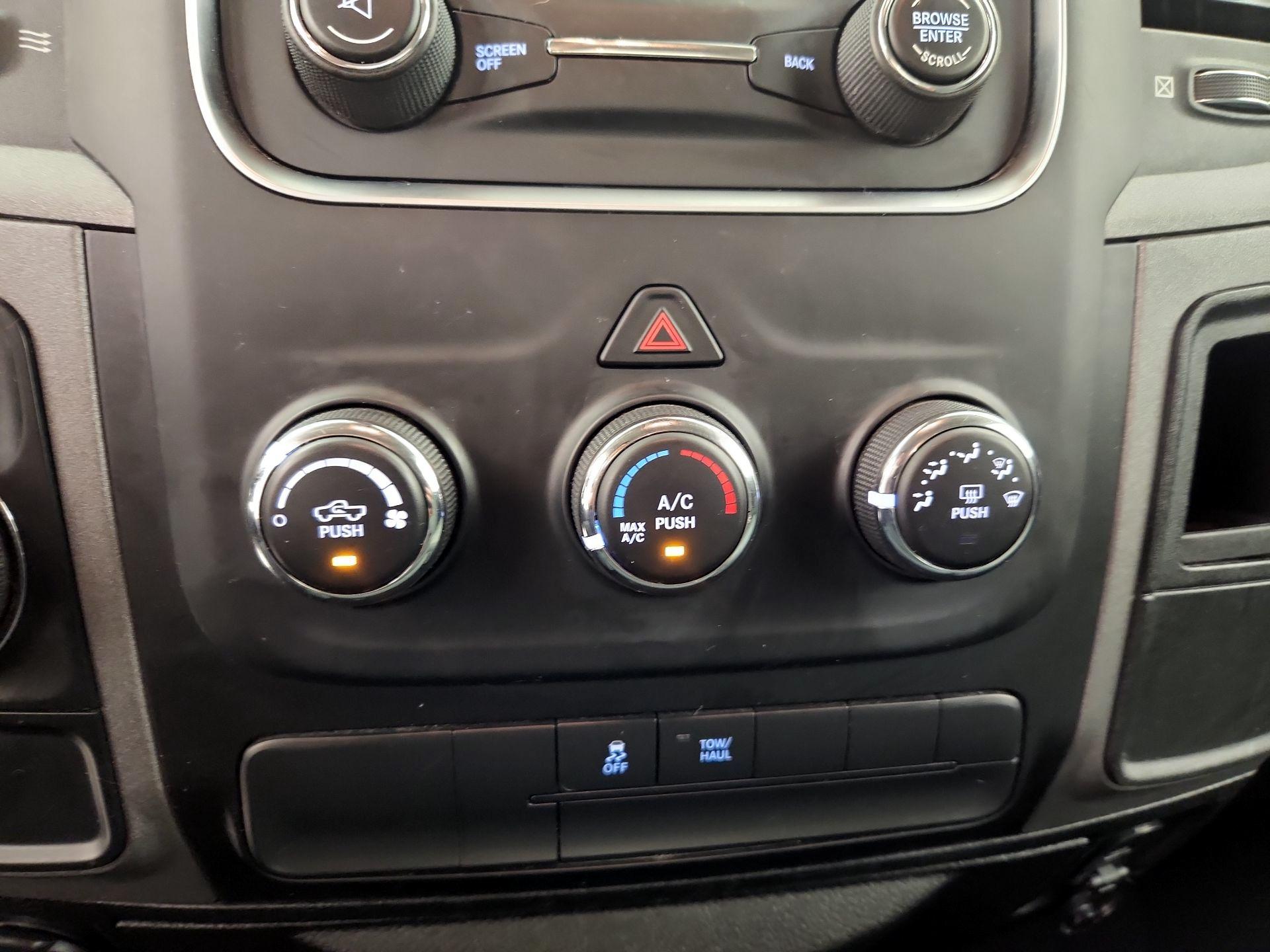 Thumbnail: 2019 RAM 1500 Classic - 16