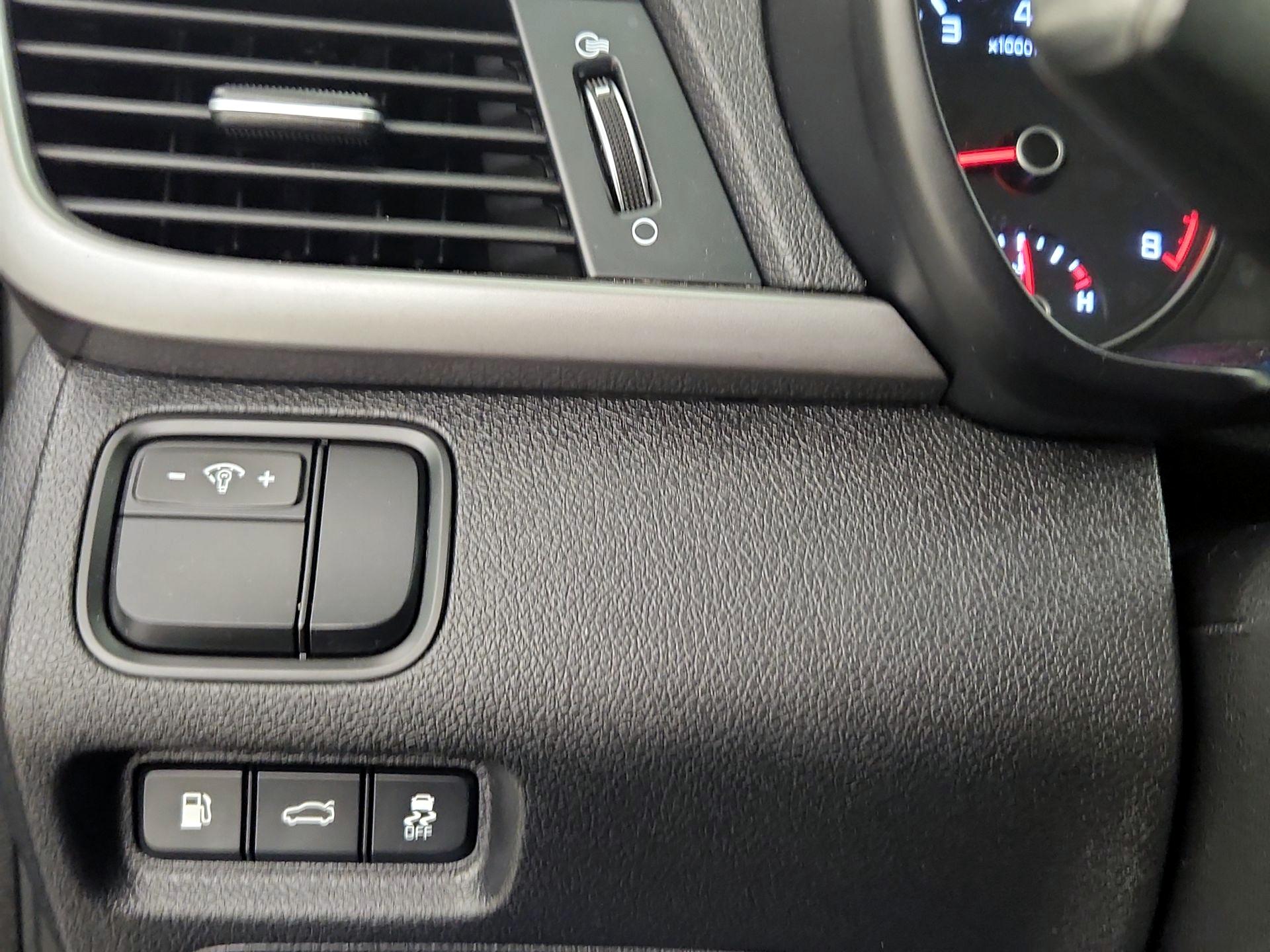 Thumbnail: 2016 Kia Optima - 13