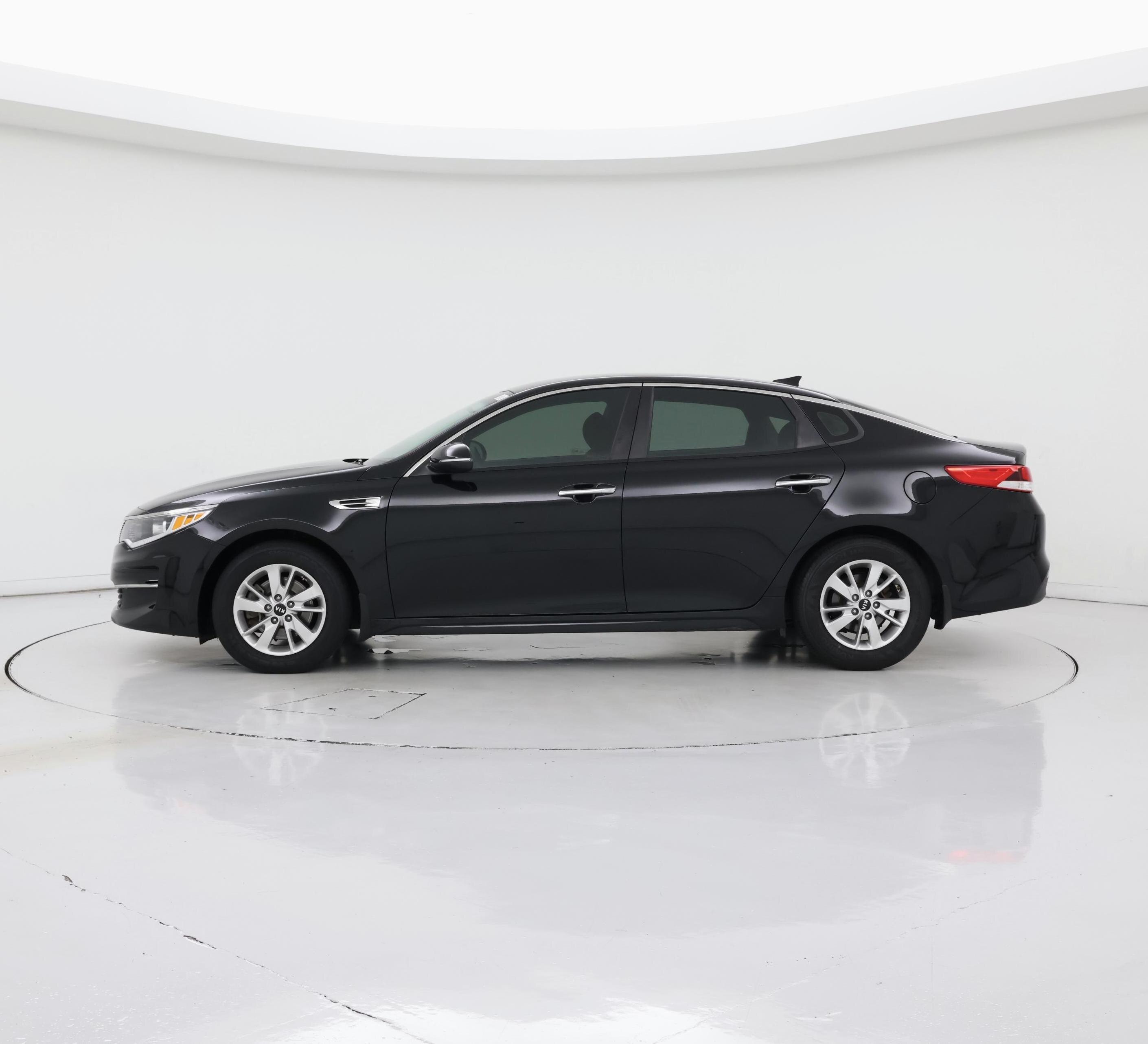 Thumbnail: 2016 Kia Optima - 3