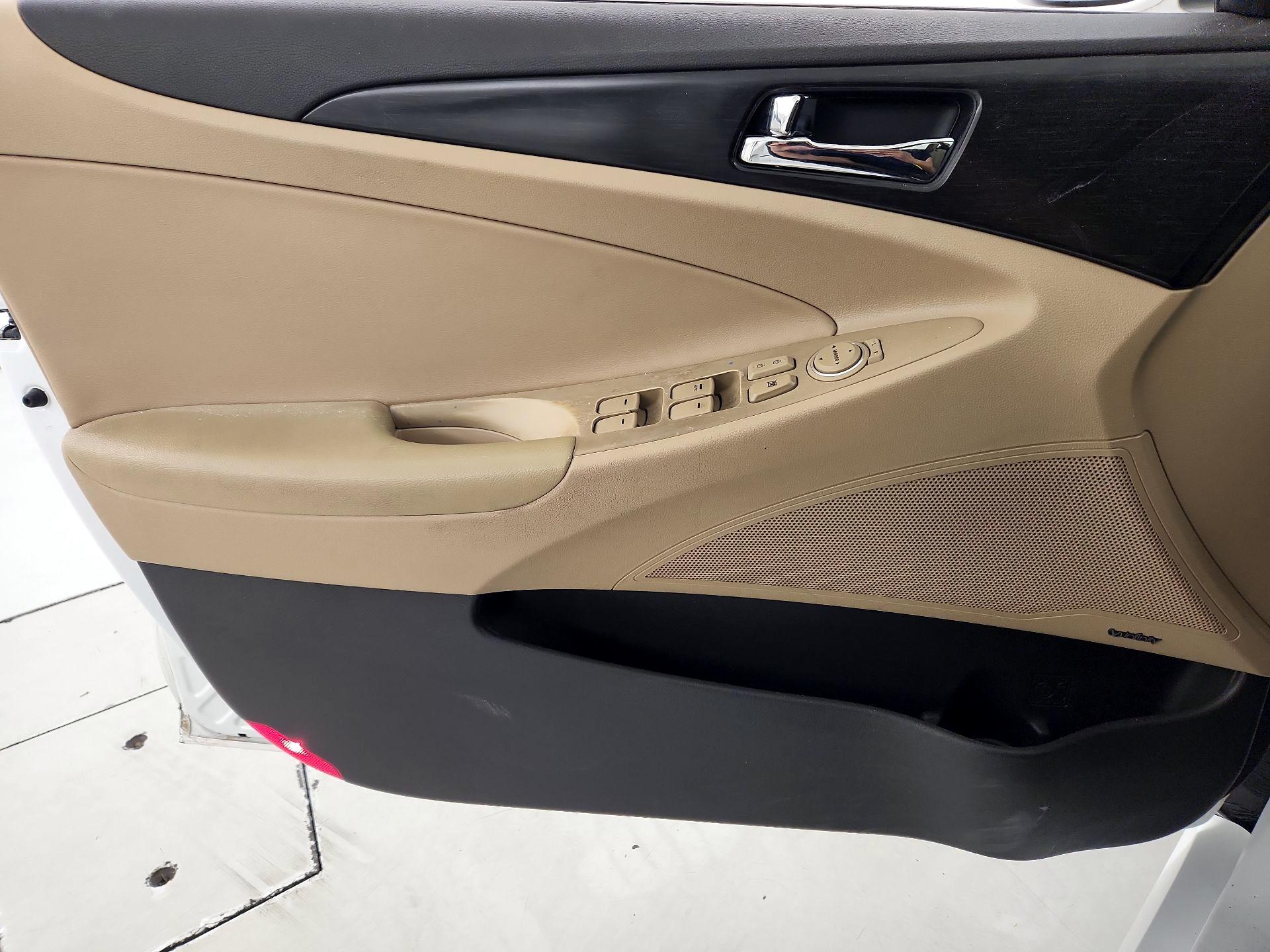 Thumbnail: 2014 Hyundai Sonata - 12
