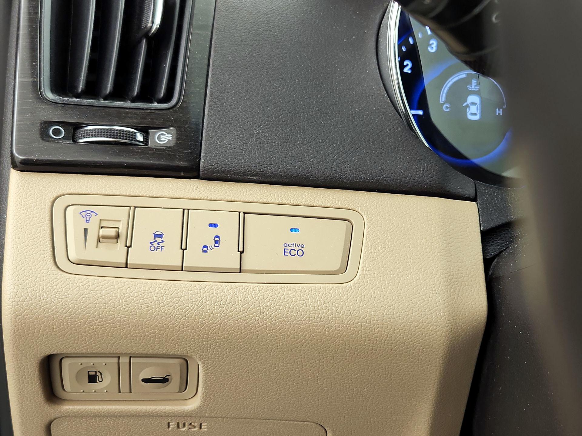 Thumbnail: 2014 Hyundai Sonata - 13