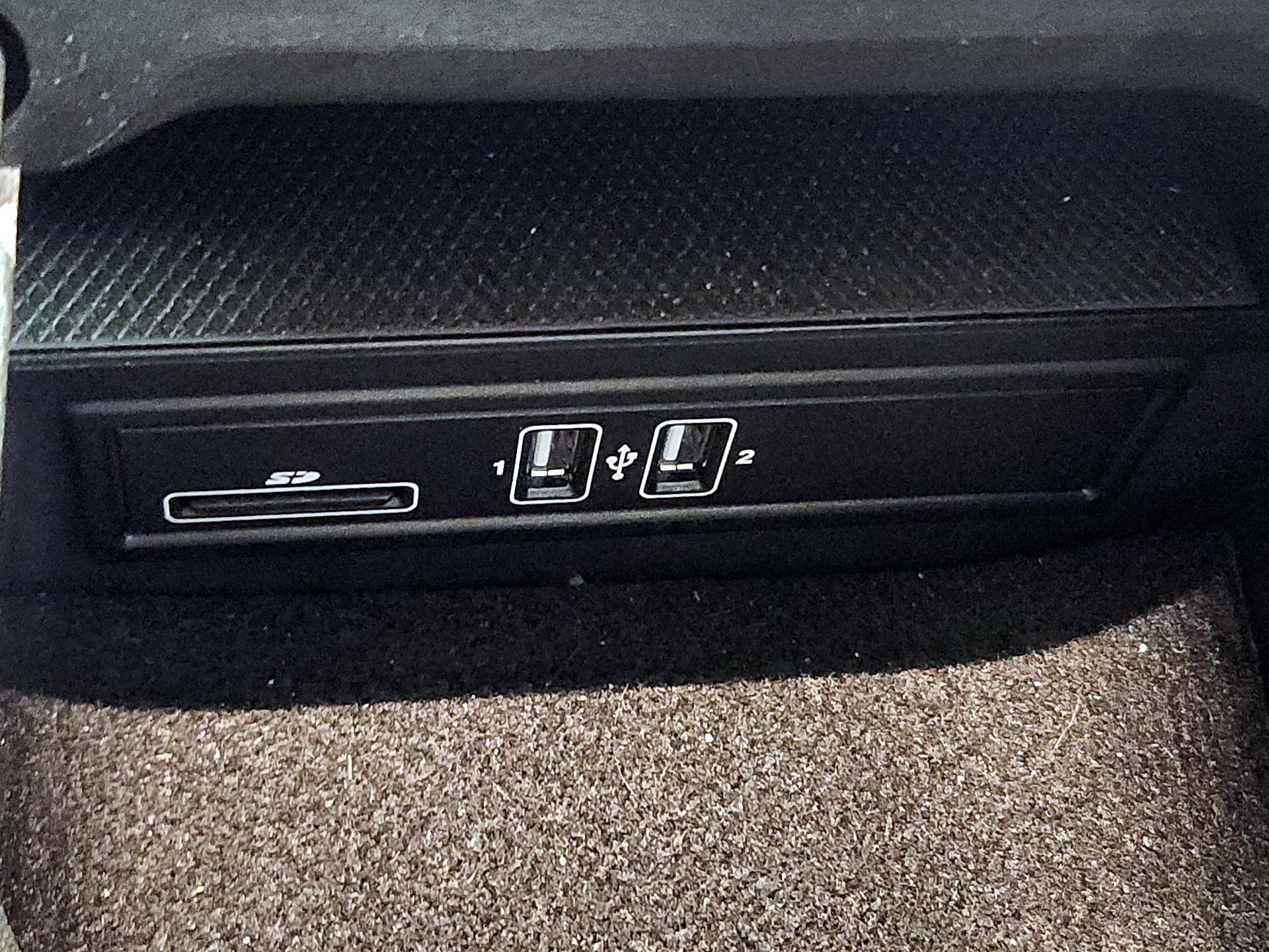 Thumbnail: 2015 Mercedes-Benz C-Class - 19