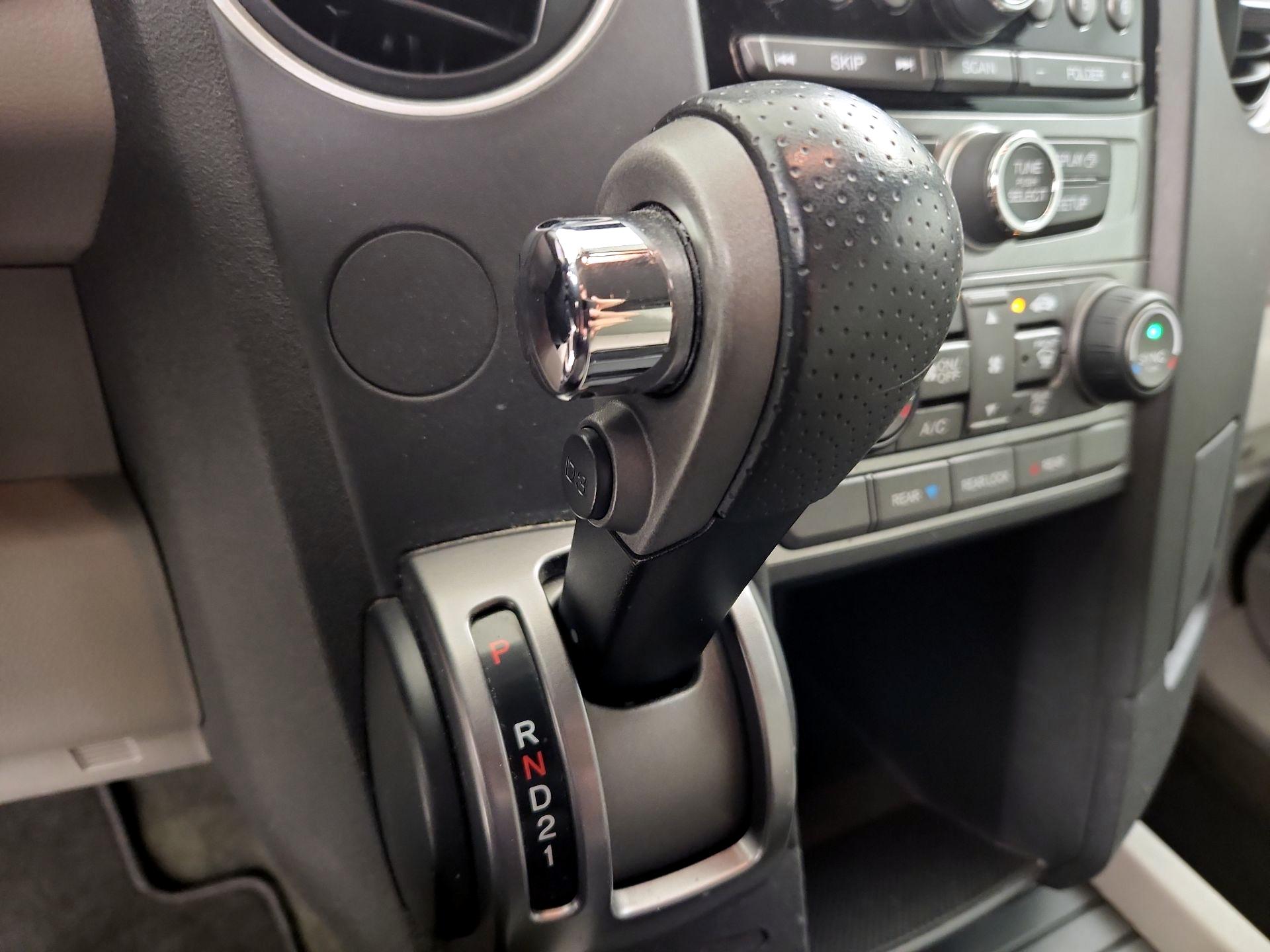 Thumbnail: 2015 Honda Pilot - 17