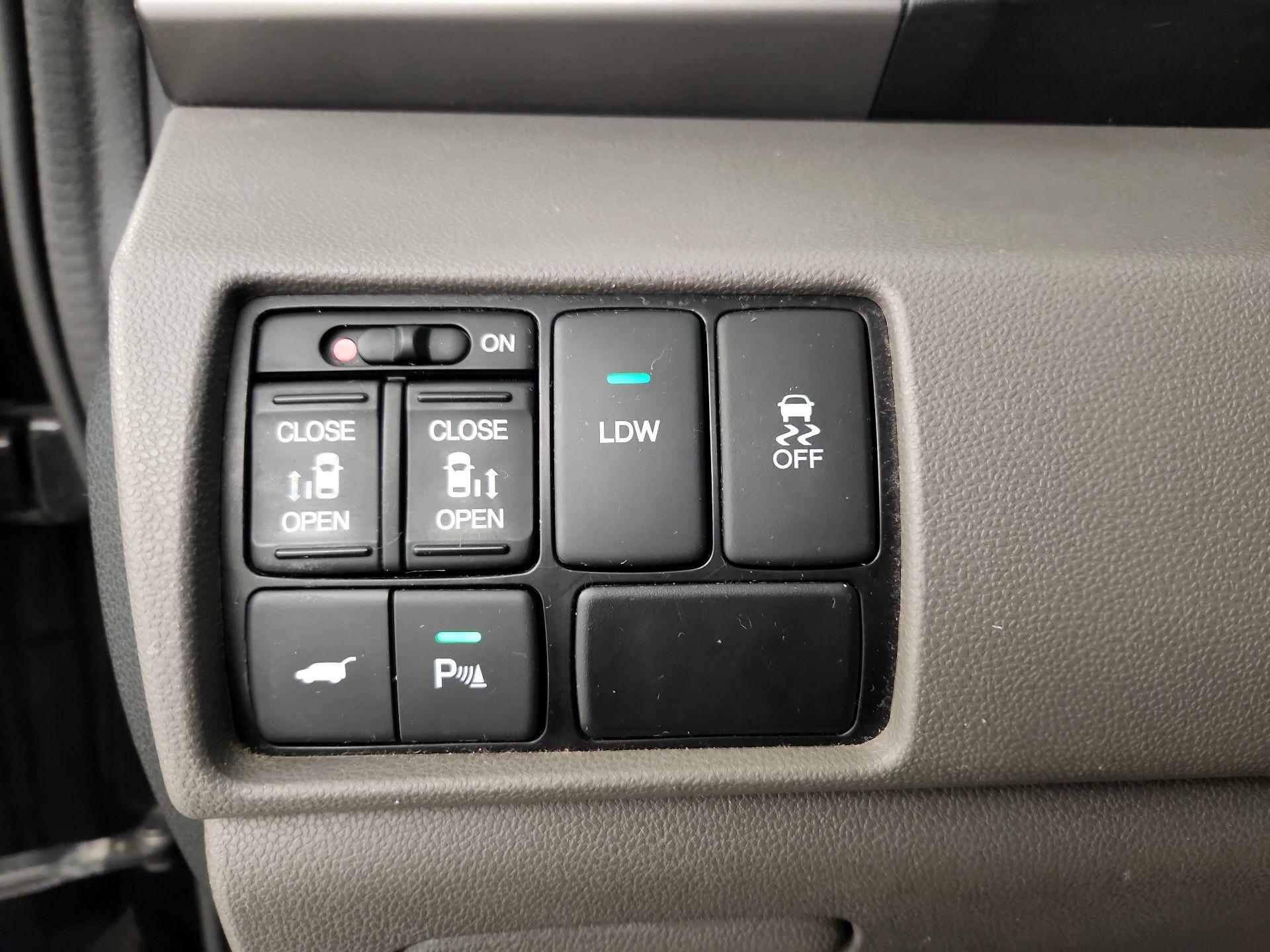 Thumbnail: 2017 Honda Odyssey - 13