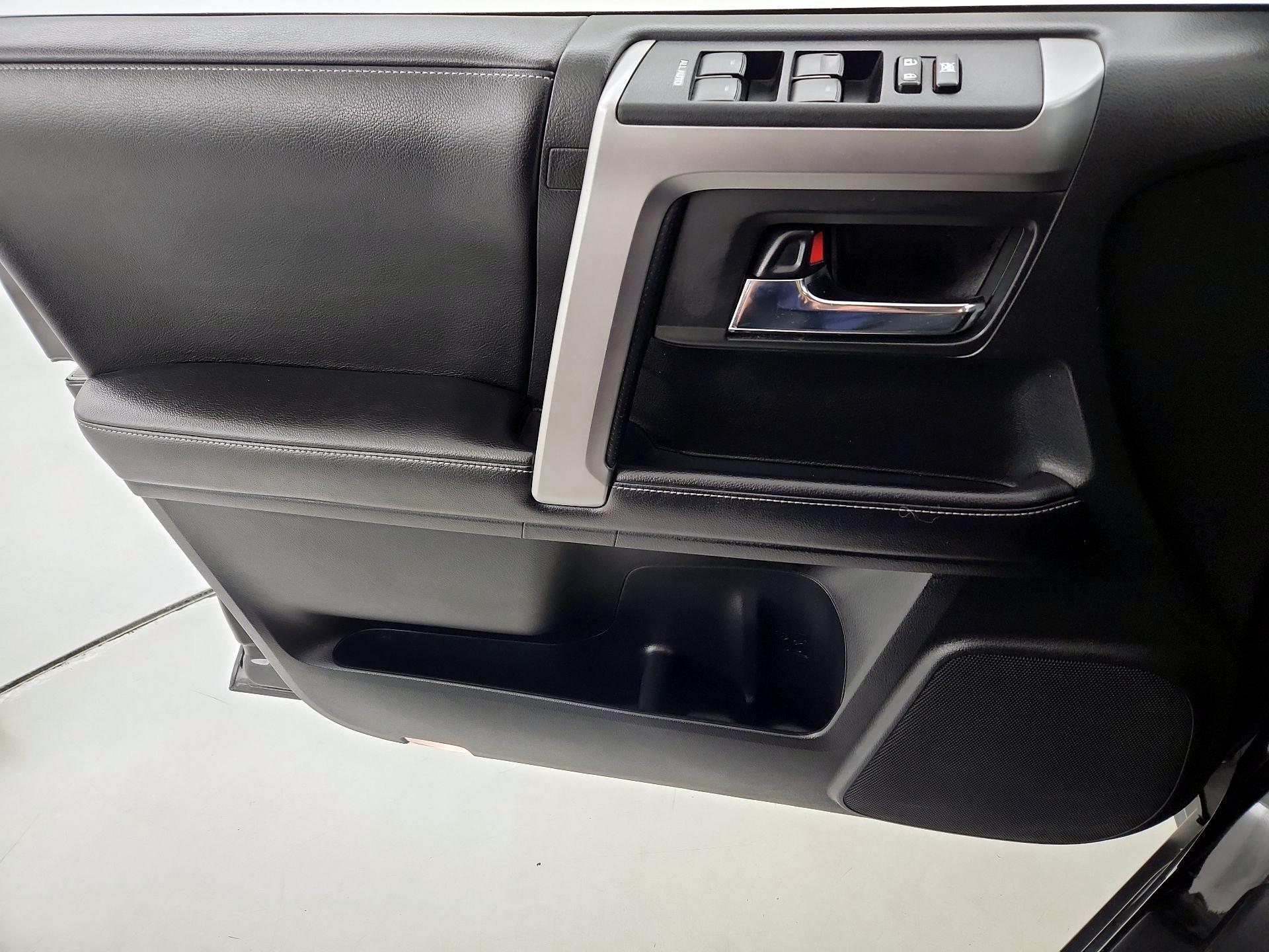 Thumbnail: 2016 Toyota 4Runner - 12