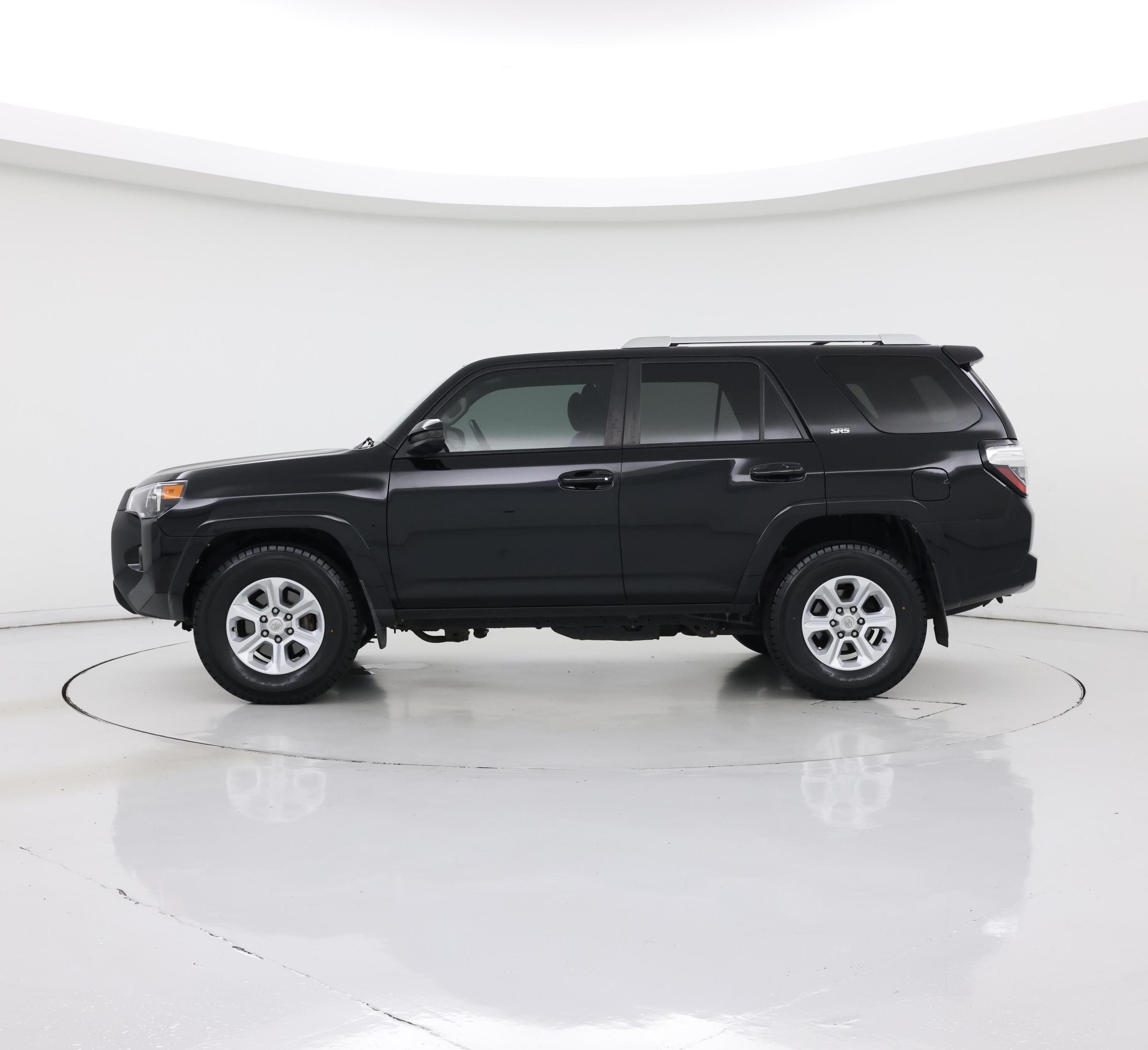 Thumbnail: 2016 Toyota 4Runner - 3