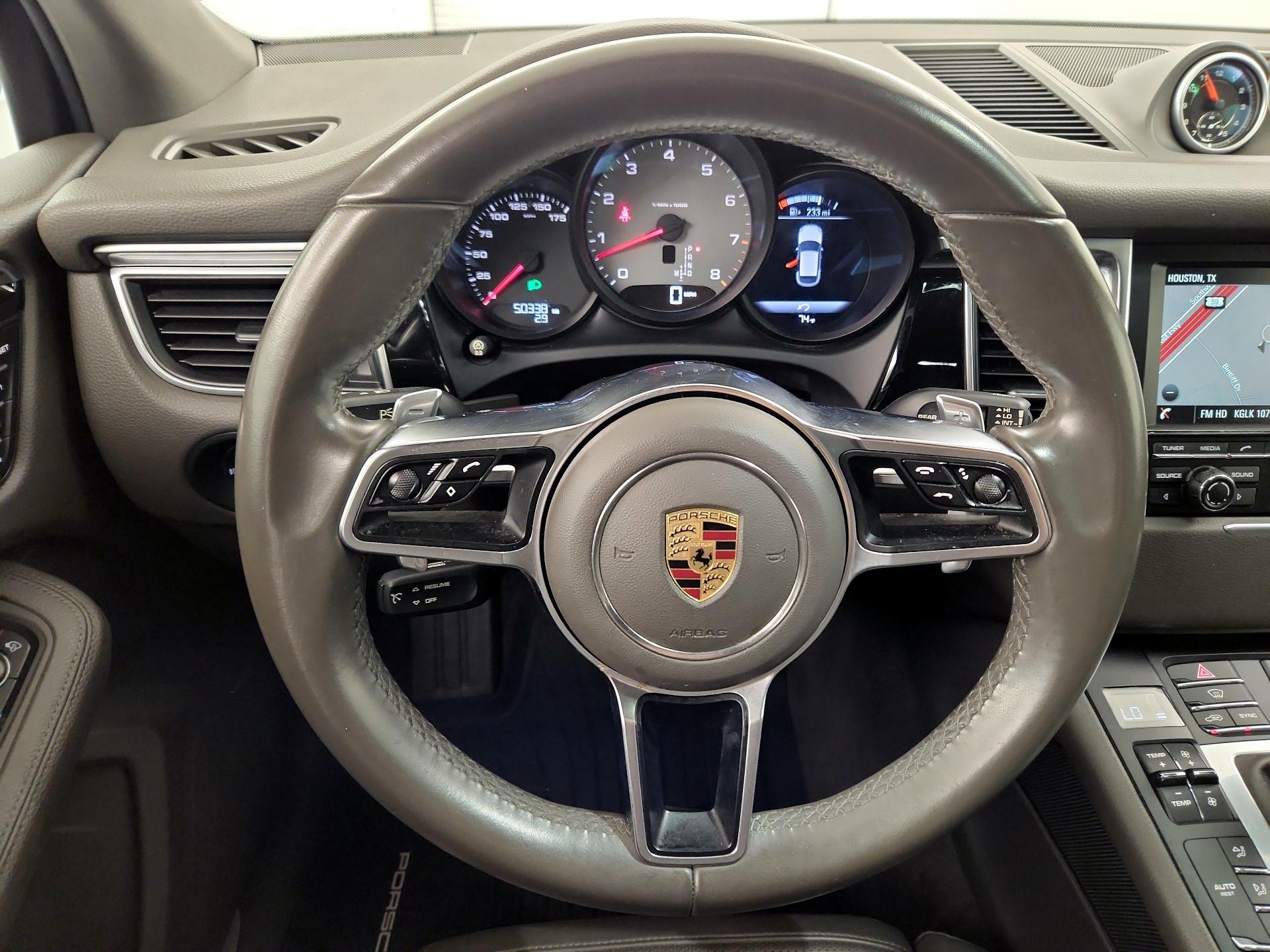 Thumbnail: 2016 Porsche Macan - 10