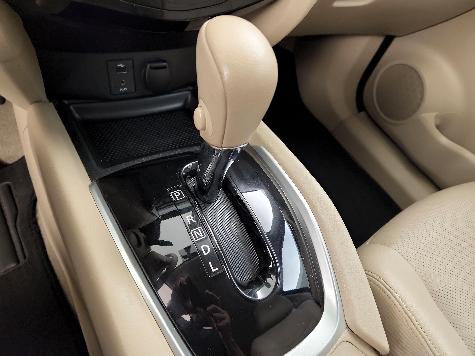 Thumbnail: 2015 Nissan Rogue - 18
