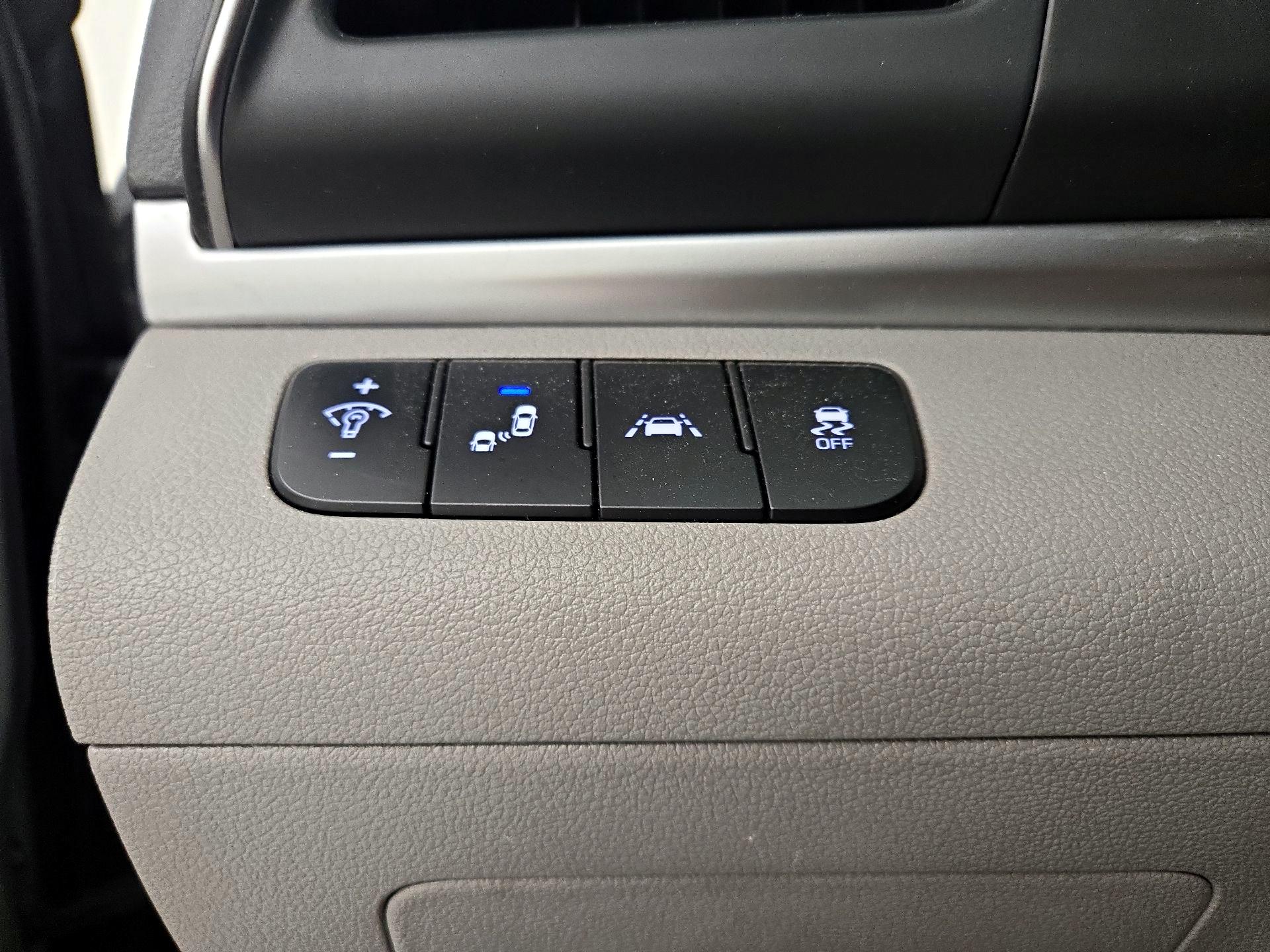 Thumbnail: 2019 Hyundai Elantra - 13