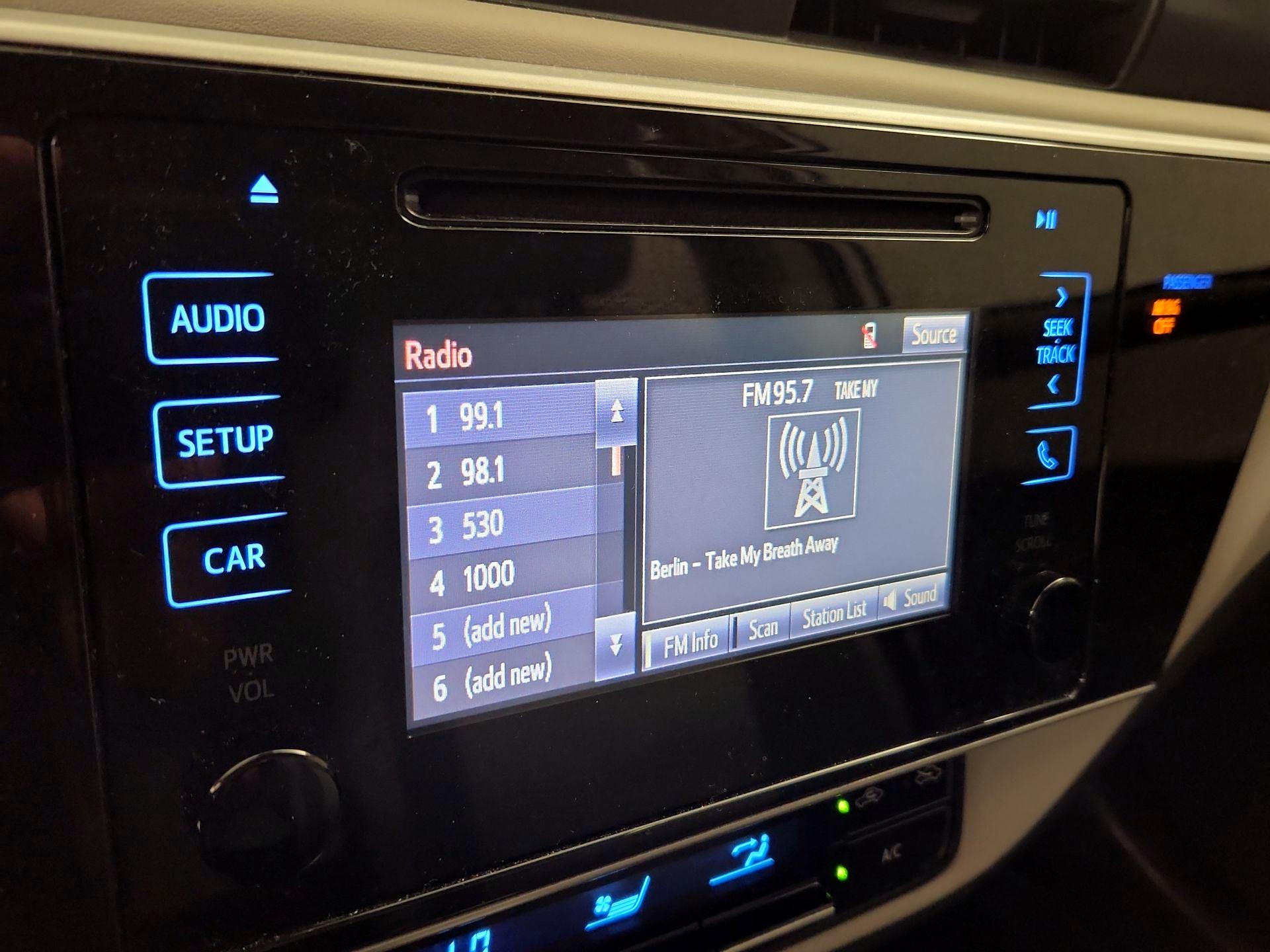 Thumbnail: 2018 Toyota Corolla - 15