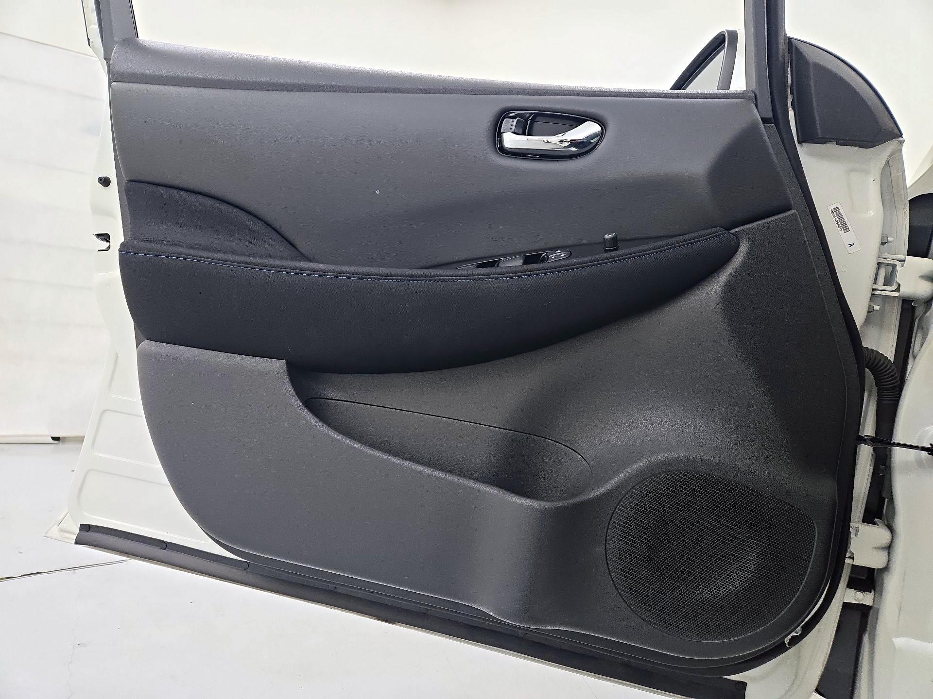 Thumbnail: 2019 Nissan Leaf - 12