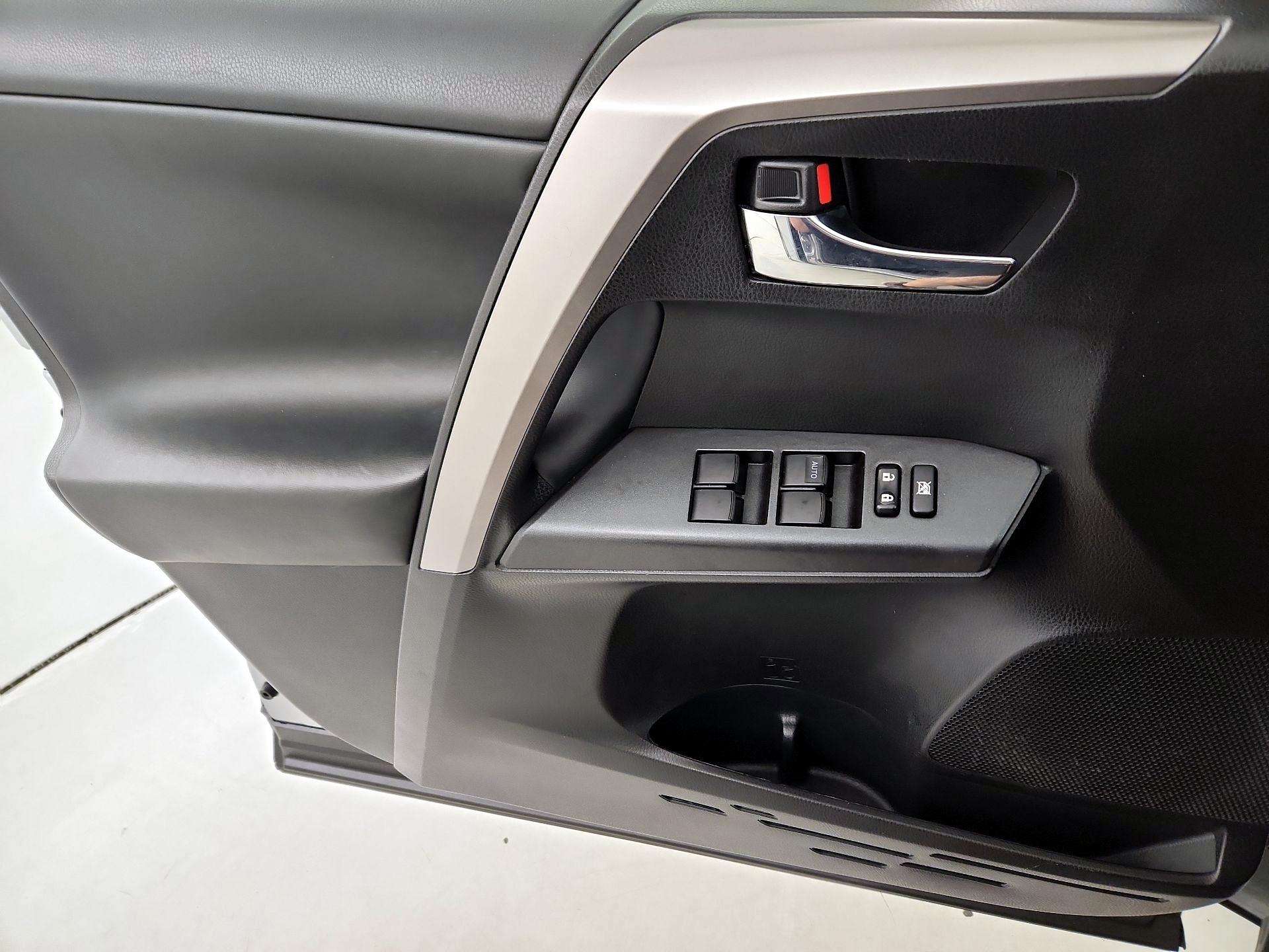 Thumbnail: 2018 Toyota RAV4 - 12