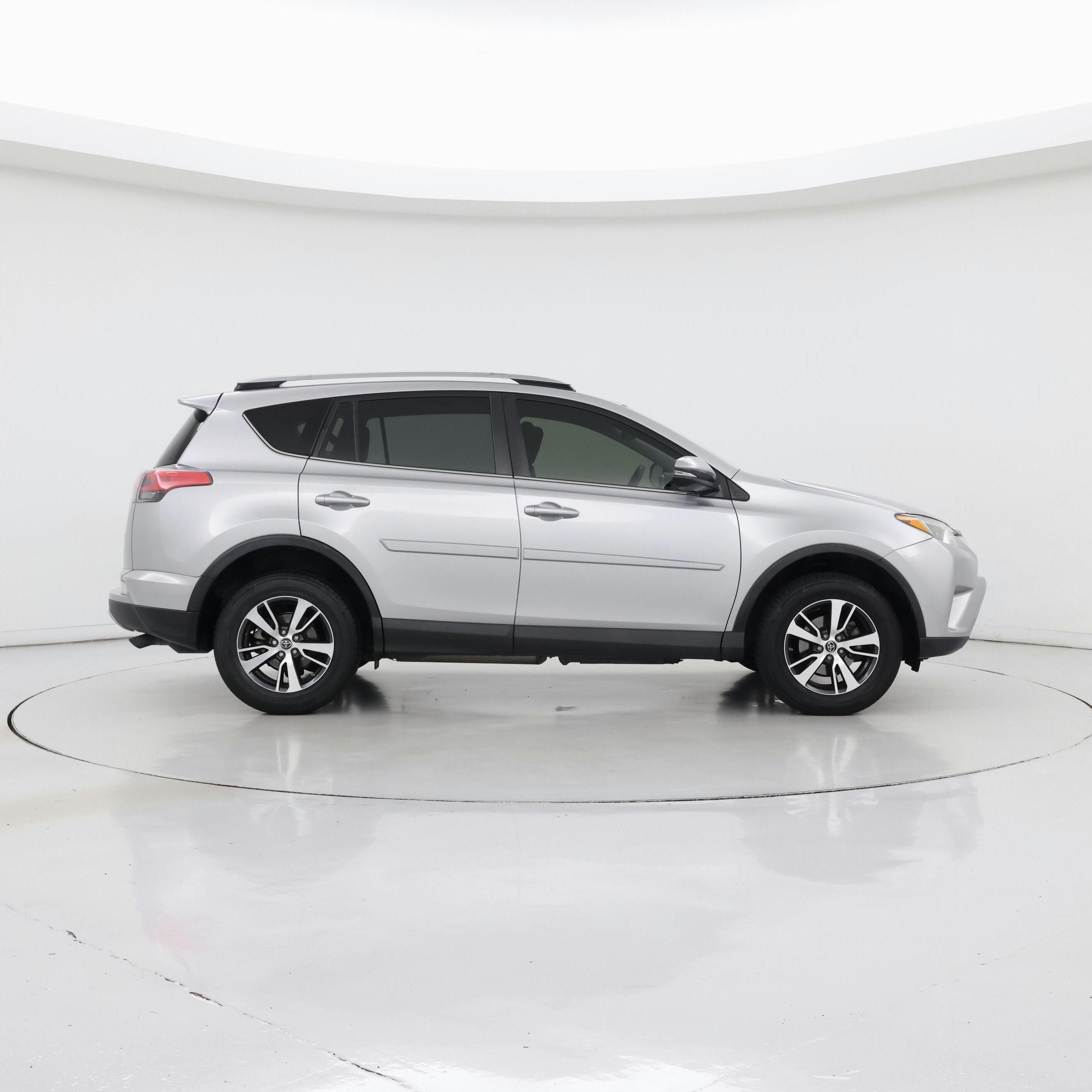 Thumbnail: 2018 Toyota RAV4 - 7
