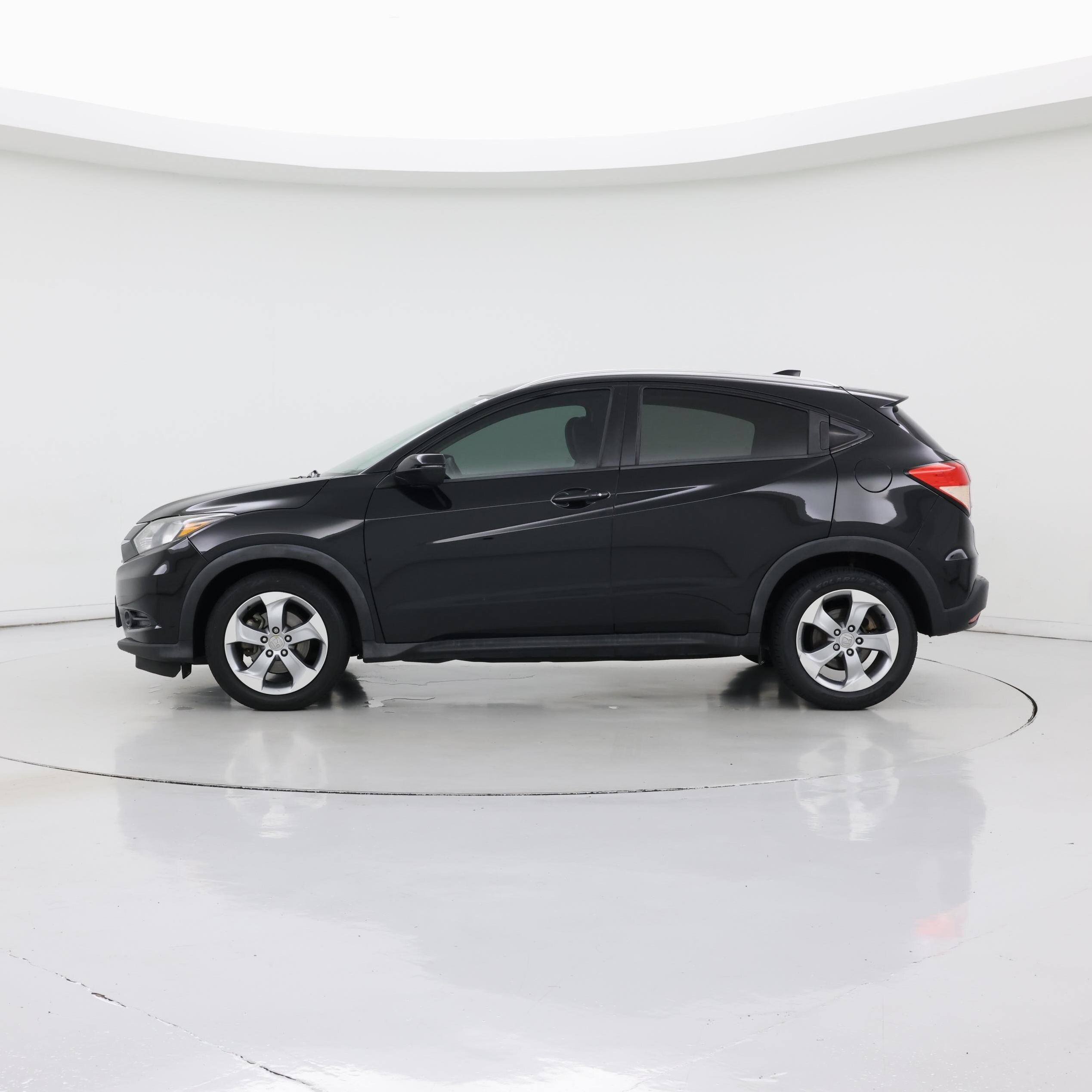Thumbnail: 2016 Honda HR-V - 3