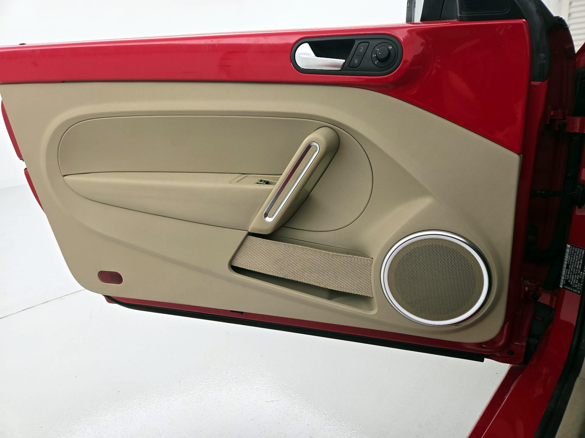 Thumbnail: 2014 Volkswagen Beetle - 12