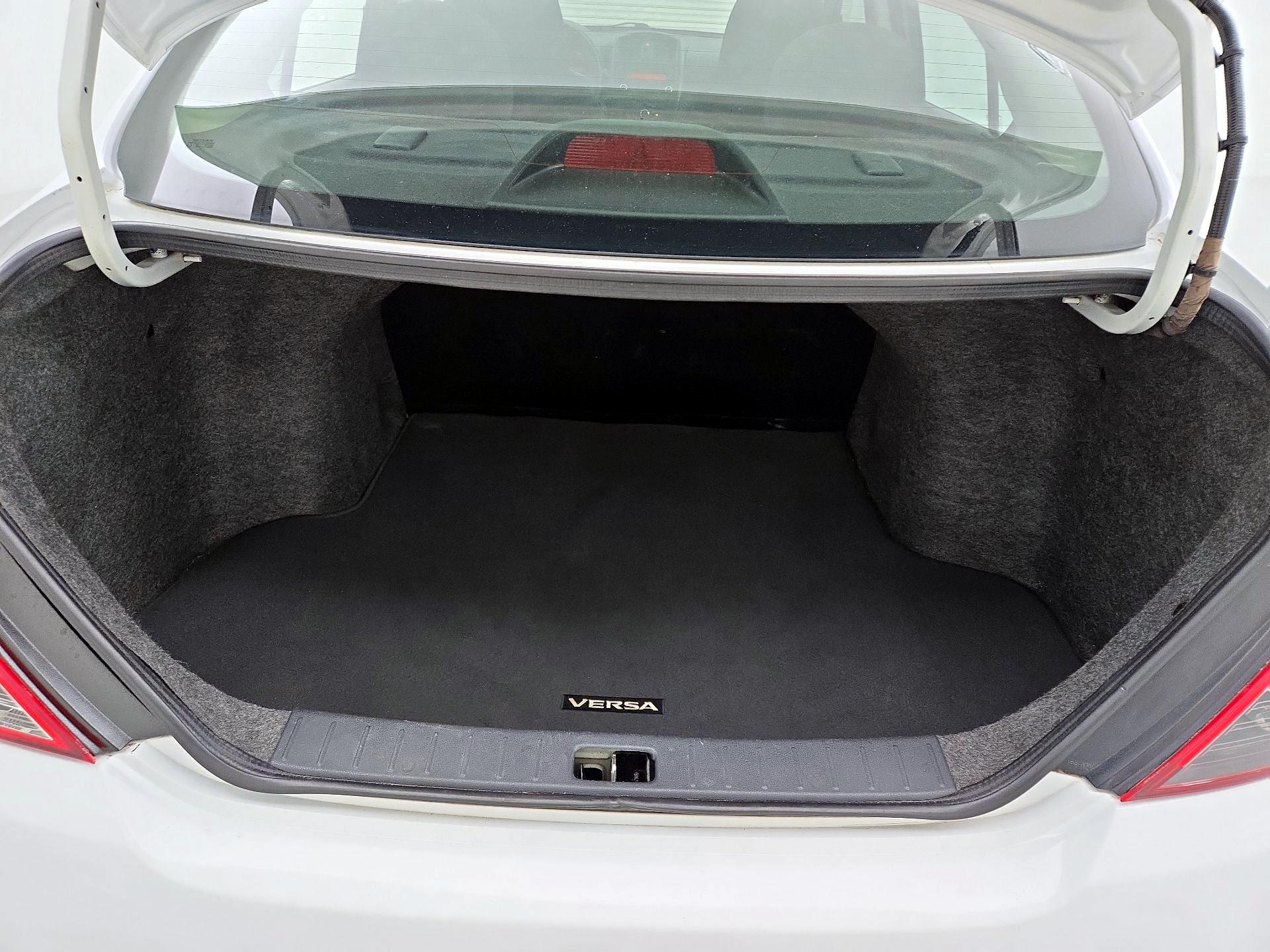 Thumbnail: 2016 Nissan Versa - 18