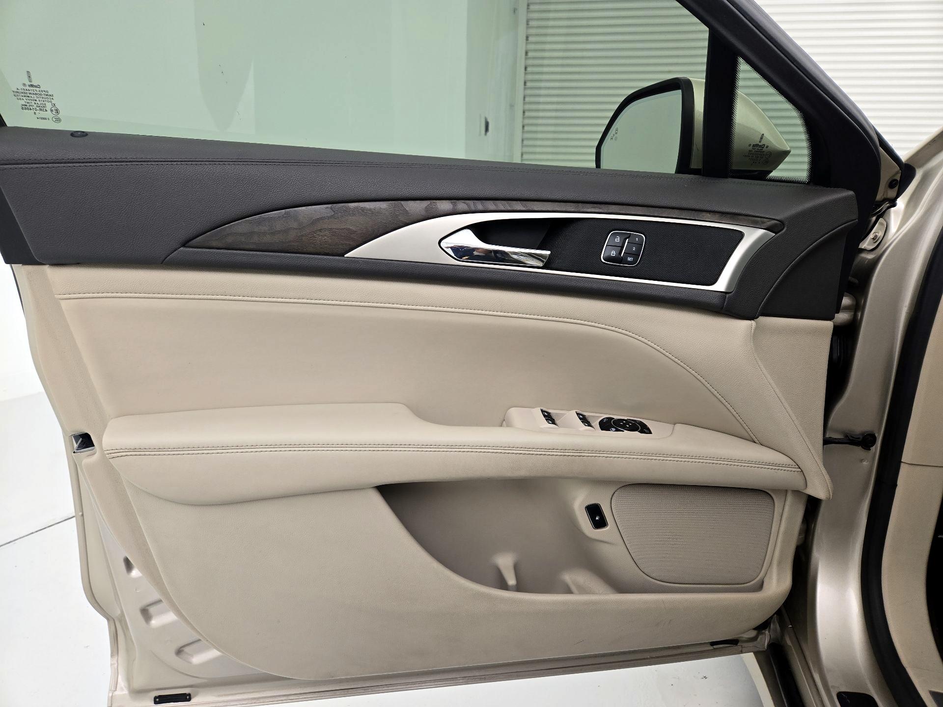 Thumbnail: 2017 Lincoln MKZ - 12