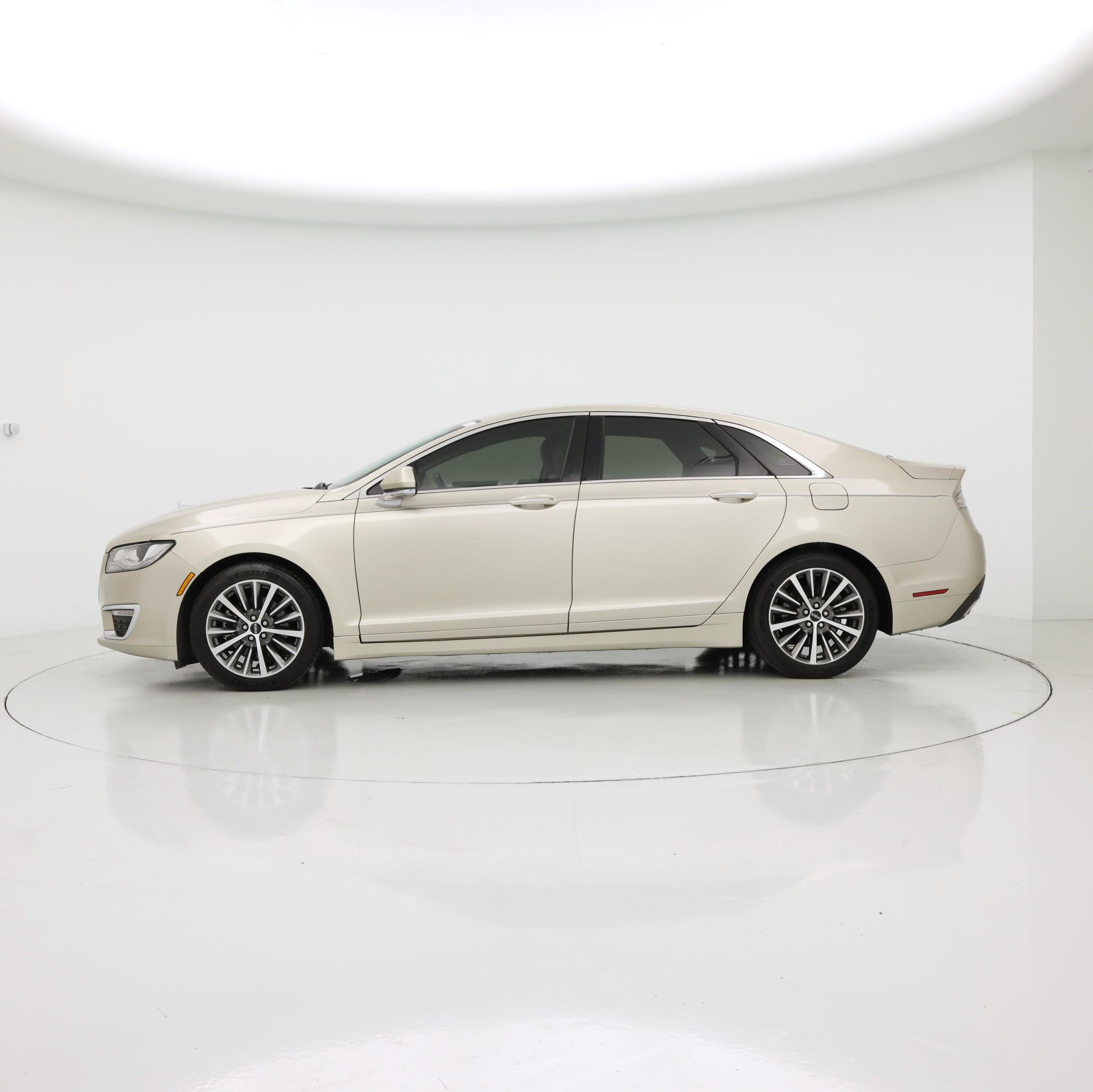 Thumbnail: 2017 Lincoln MKZ - 3