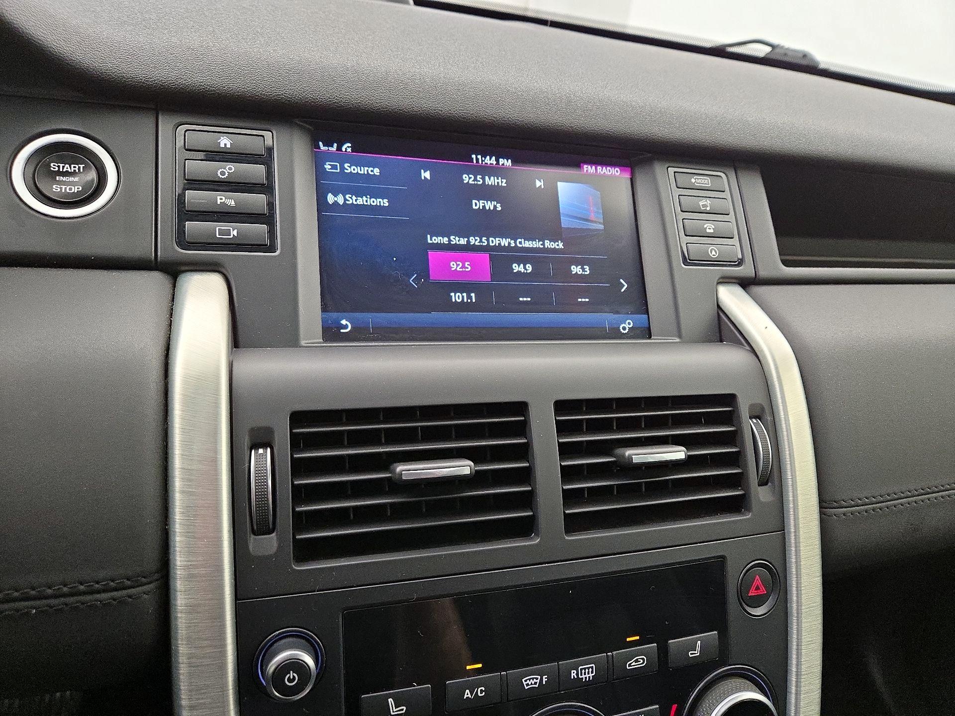 Thumbnail: 2016 Land Rover Discovery Sport - 16