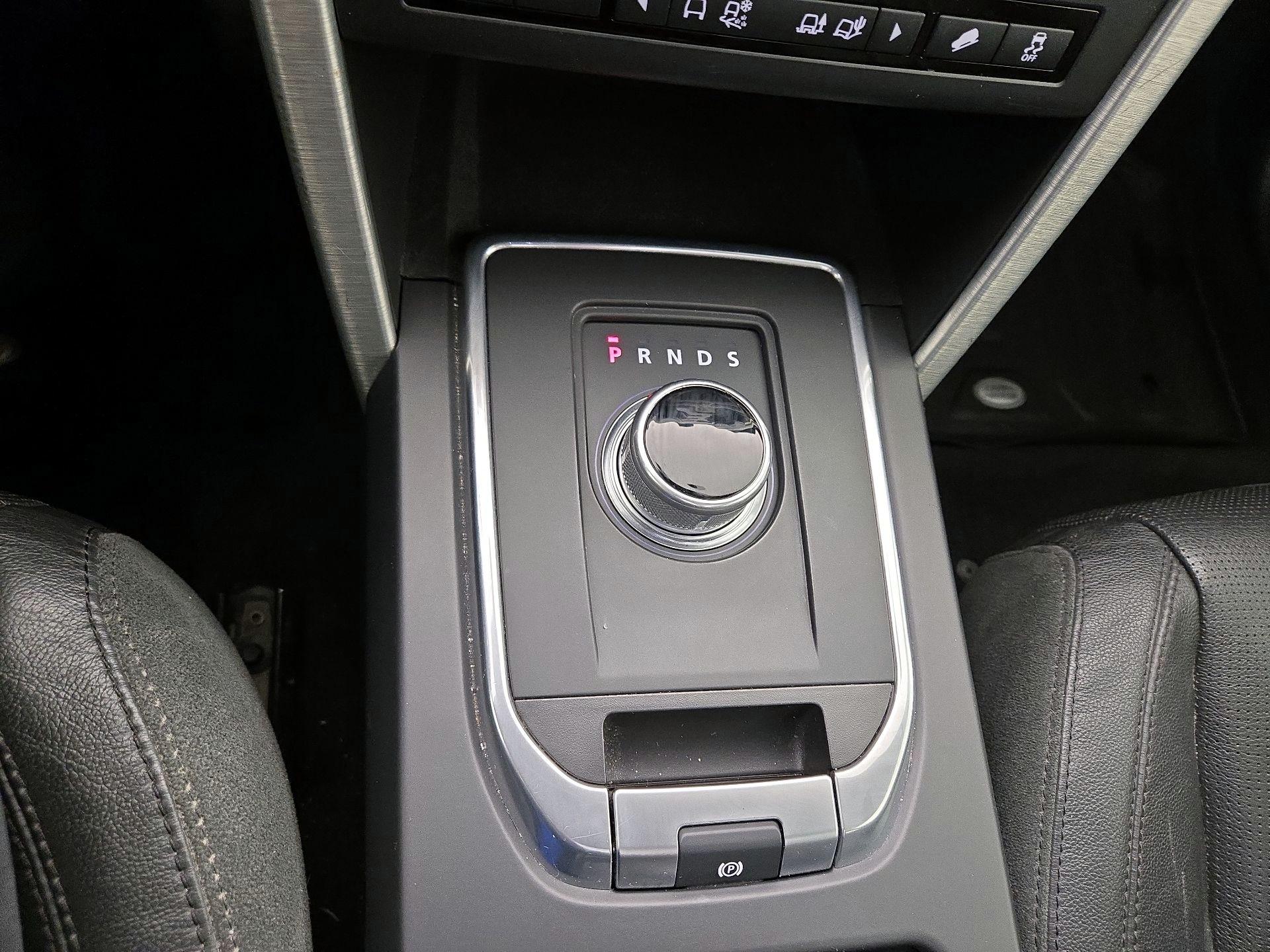 Thumbnail: 2016 Land Rover Discovery Sport - 18