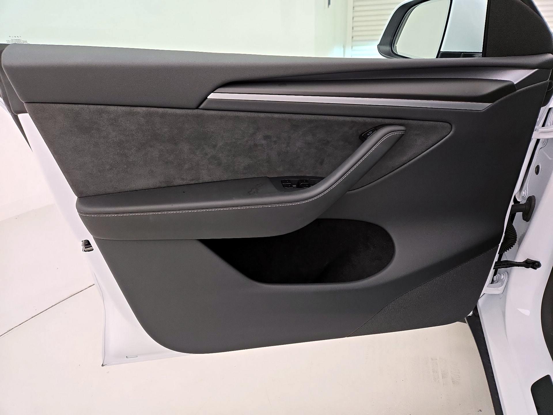 Thumbnail: 2025 Tesla Model Y - 12