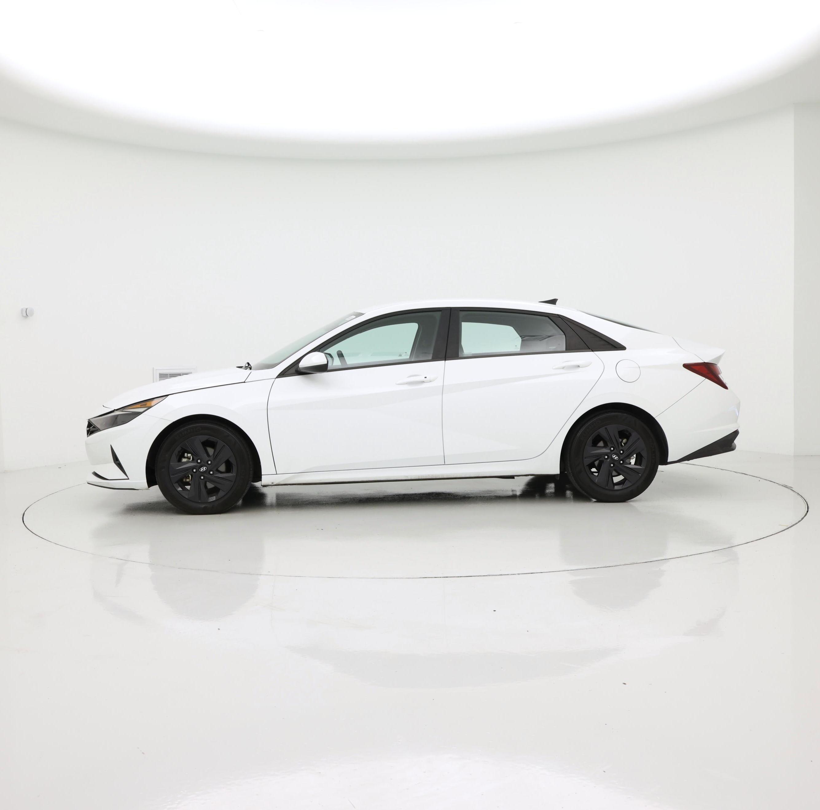 Thumbnail: 2022 Hyundai Elantra - 3