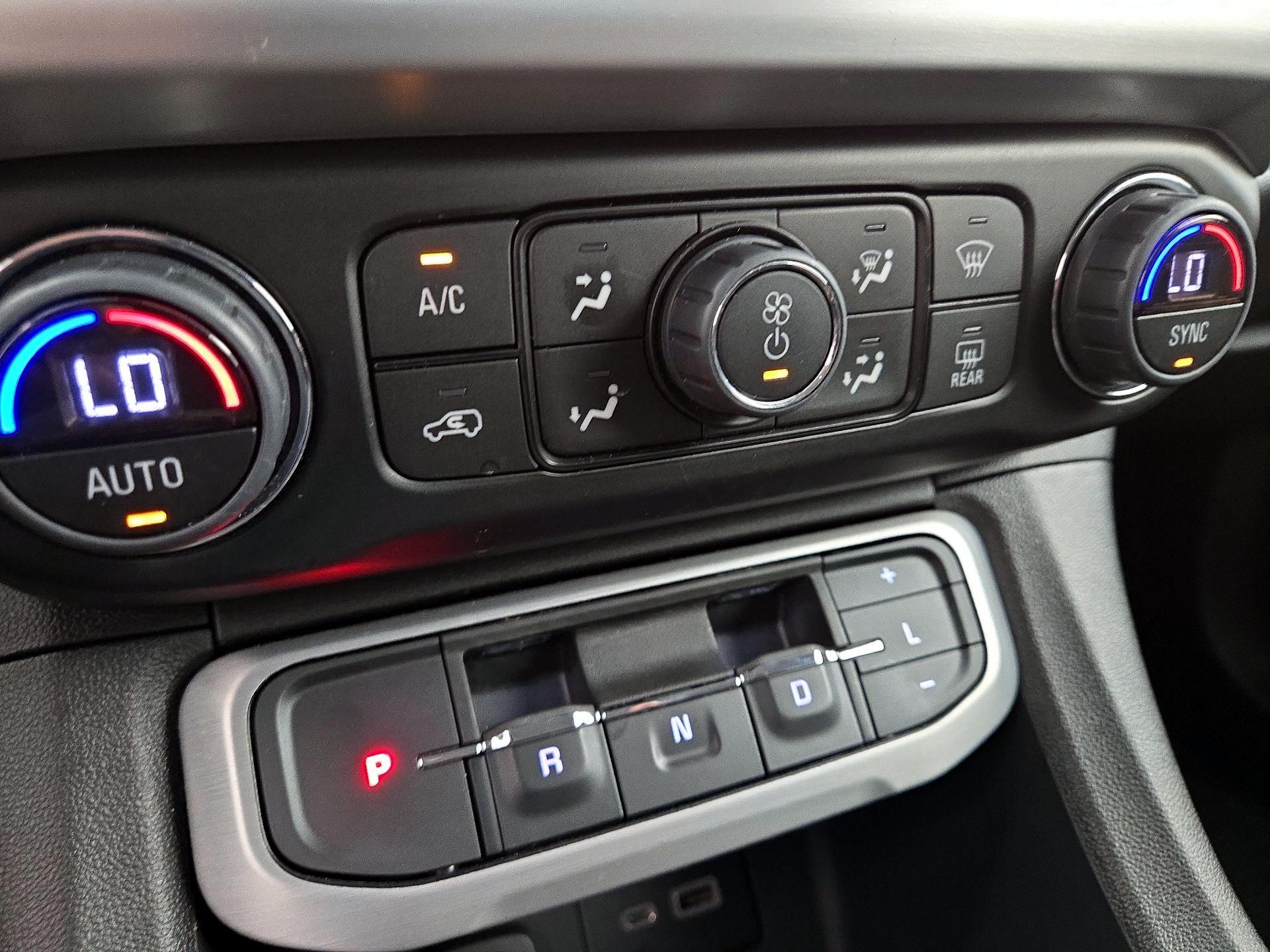 Thumbnail: 2023 GMC Acadia - 16