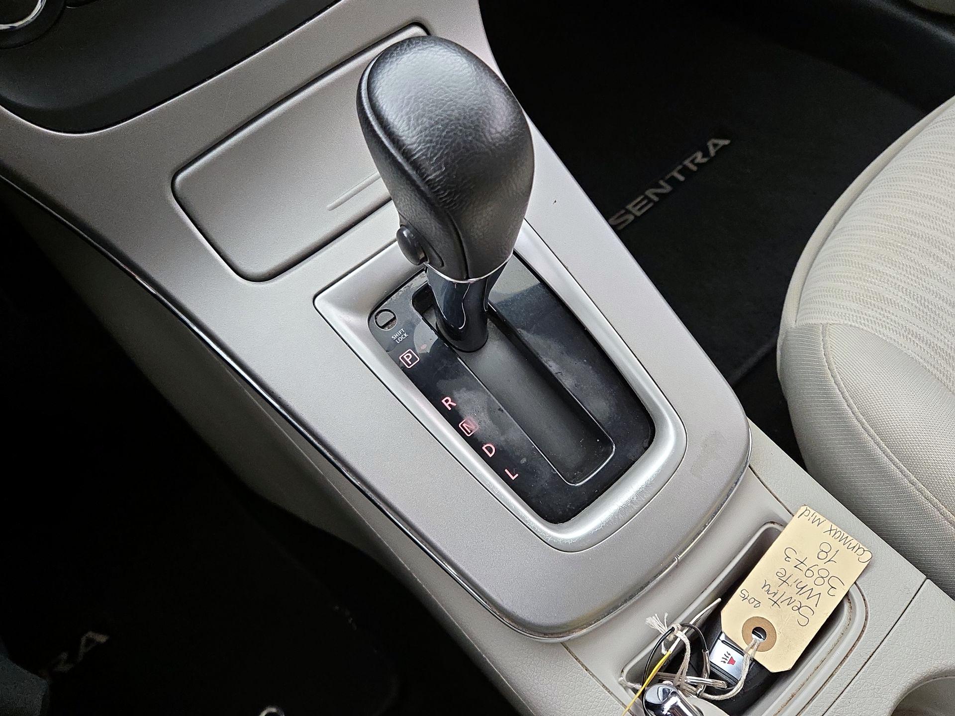 Thumbnail: 2015 Nissan Sentra - 17