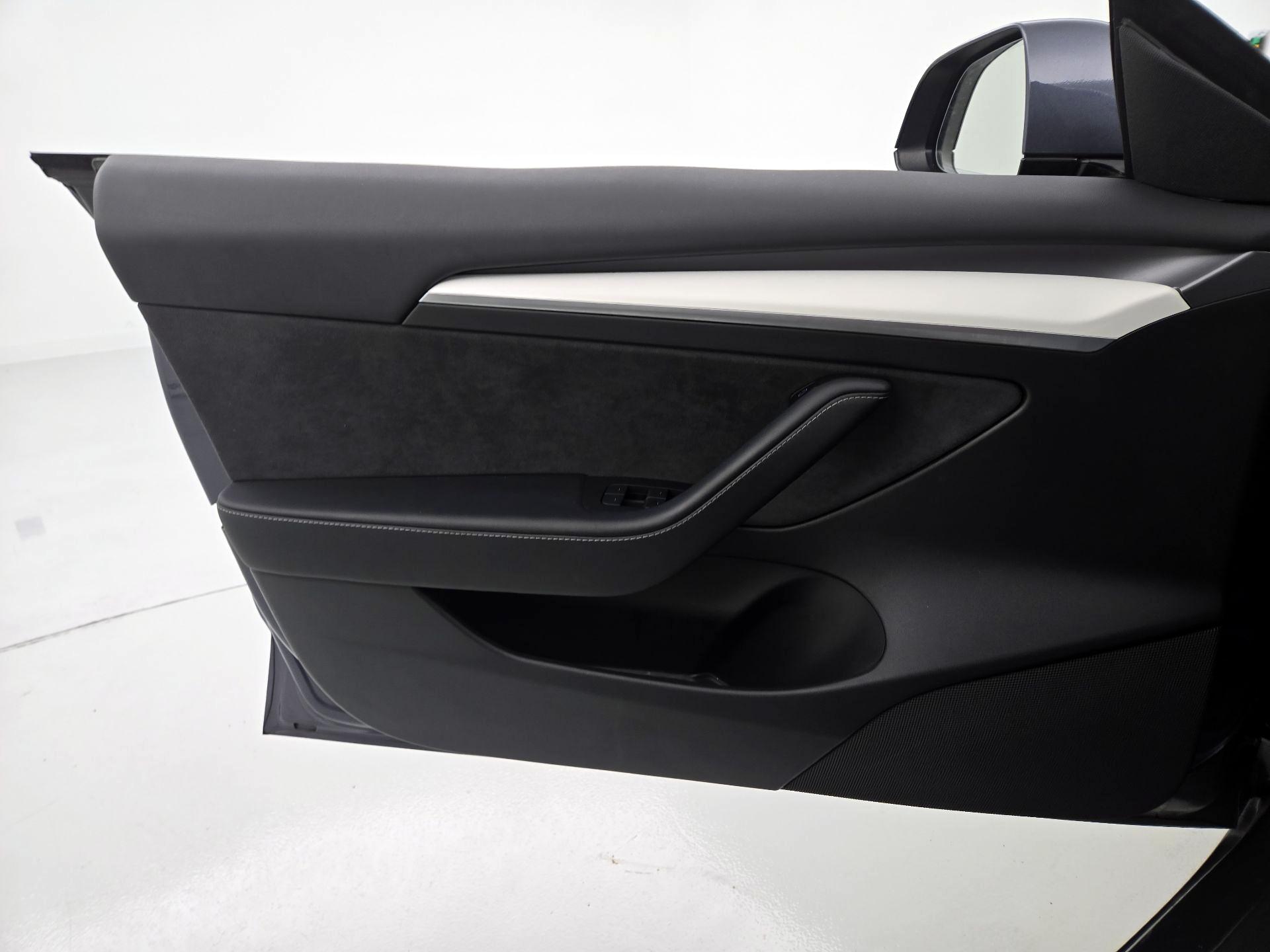 Thumbnail: 2023 Tesla Model 3 - 12