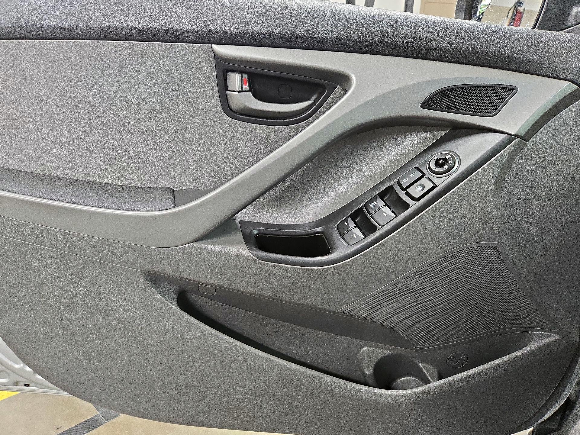 Thumbnail: 2015 Hyundai Elantra - 12