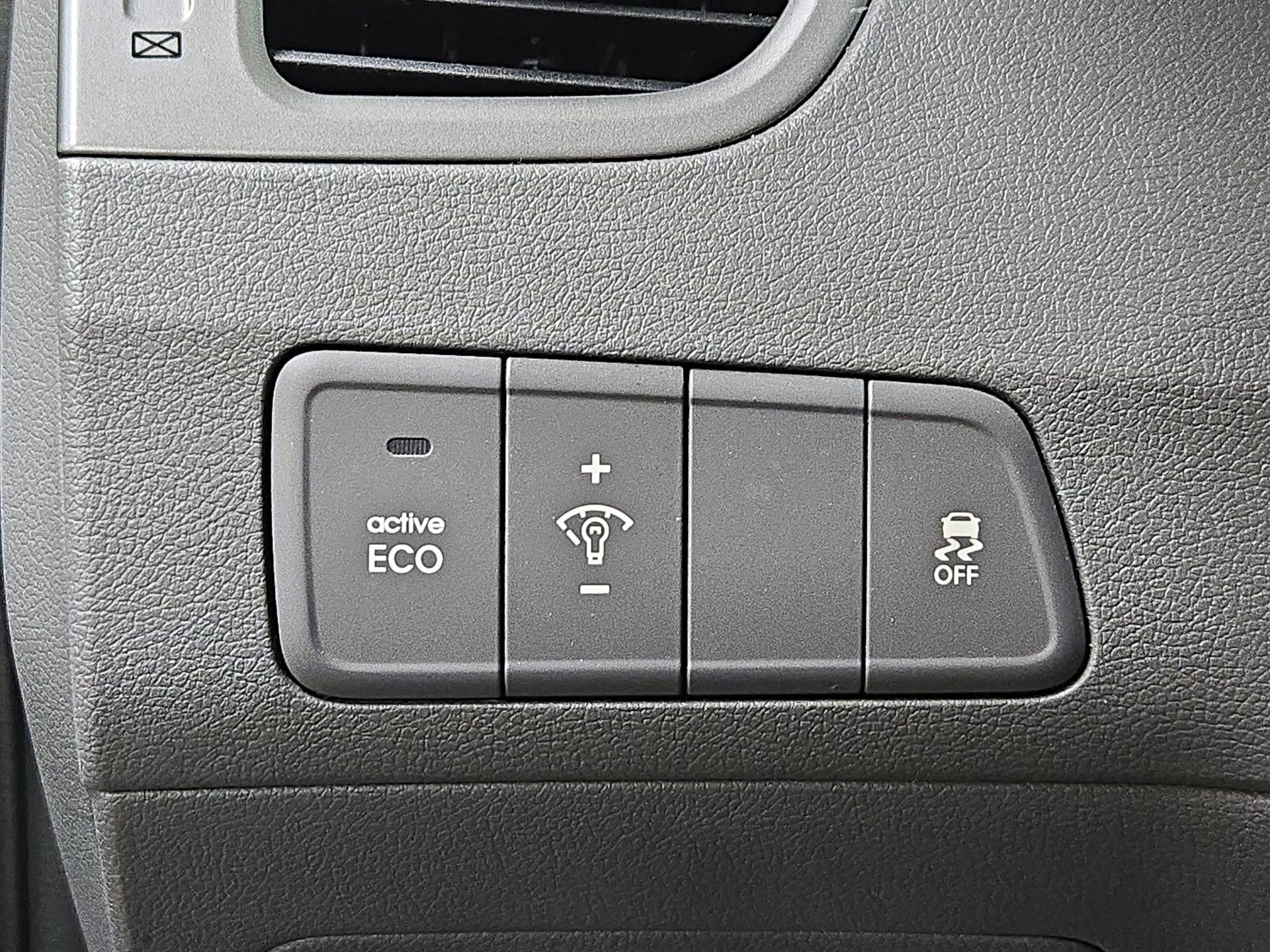 Thumbnail: 2015 Hyundai Elantra - 13