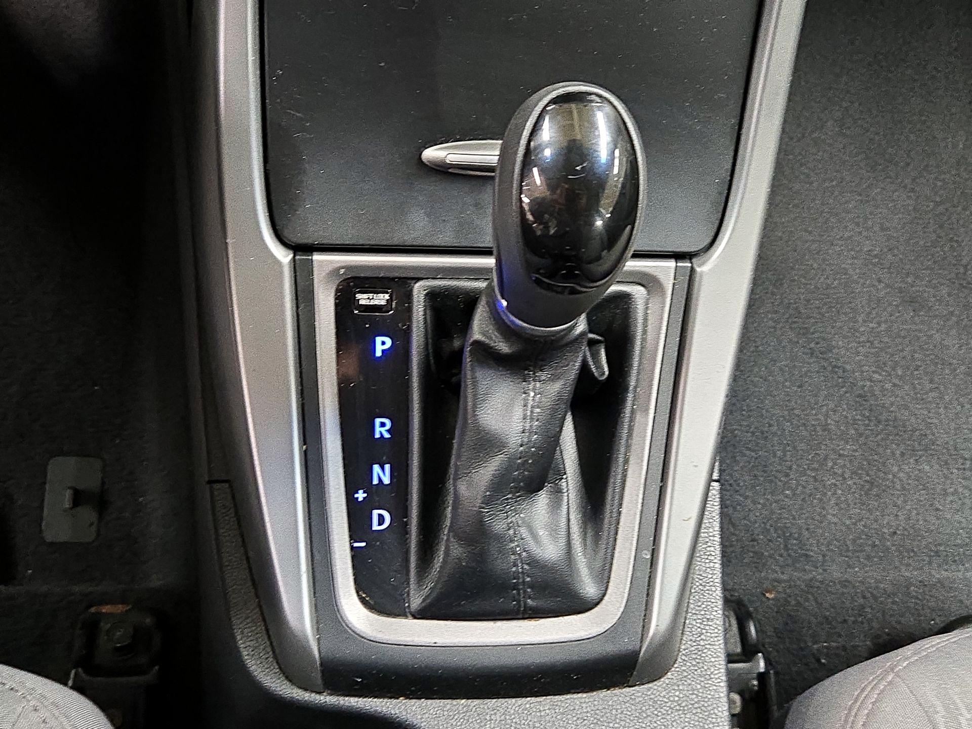 Thumbnail: 2015 Hyundai Elantra - 16