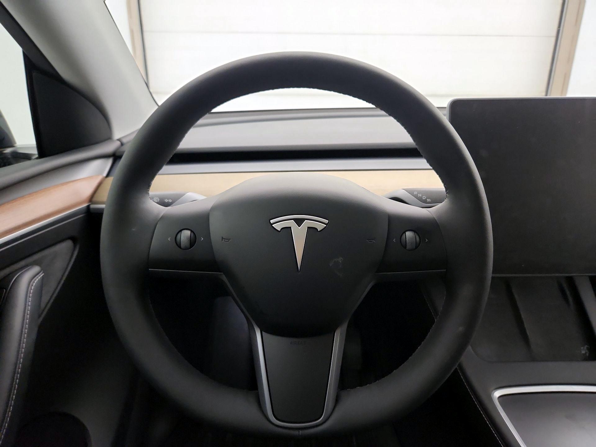 Thumbnail: 2023 Tesla Model Y - 10