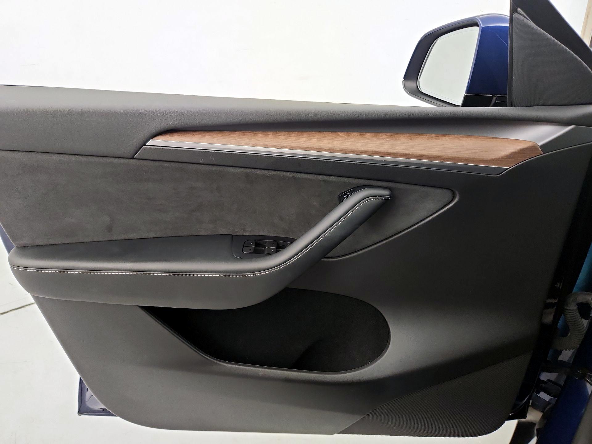 Thumbnail: 2023 Tesla Model Y - 12
