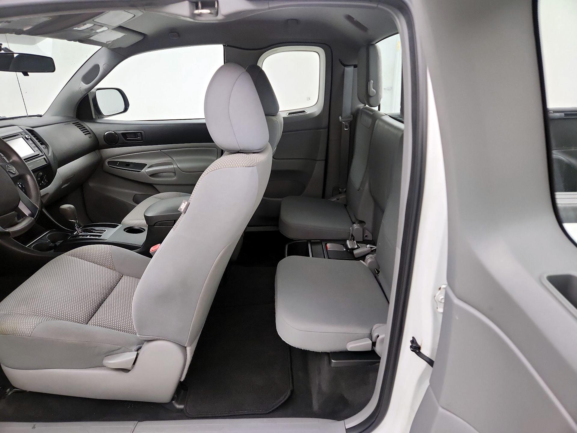 Thumbnail: 2015 Toyota Tacoma - 18