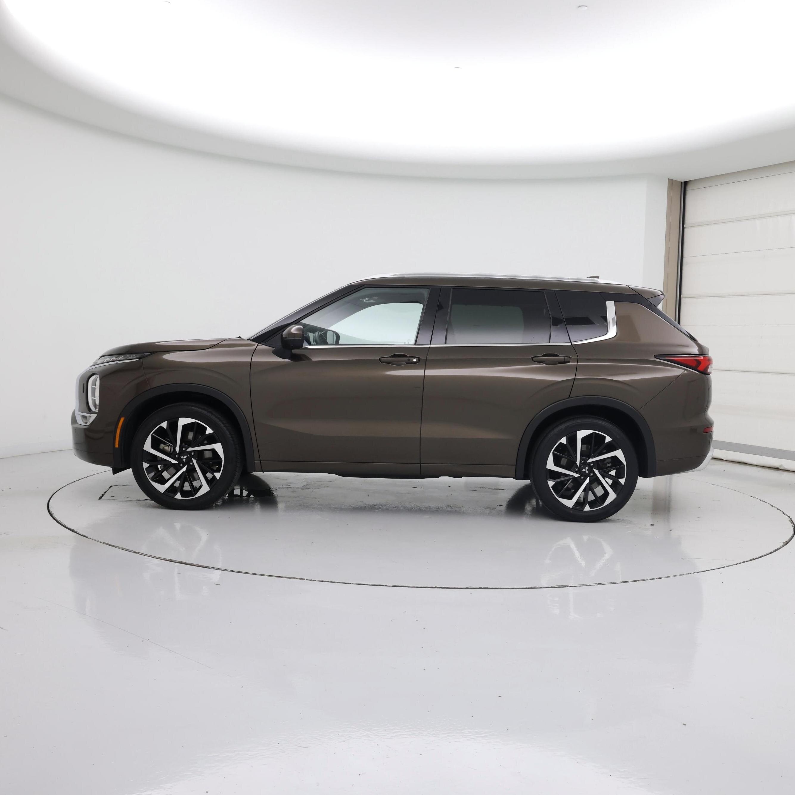 Thumbnail: 2022 Mitsubishi Outlander - 3