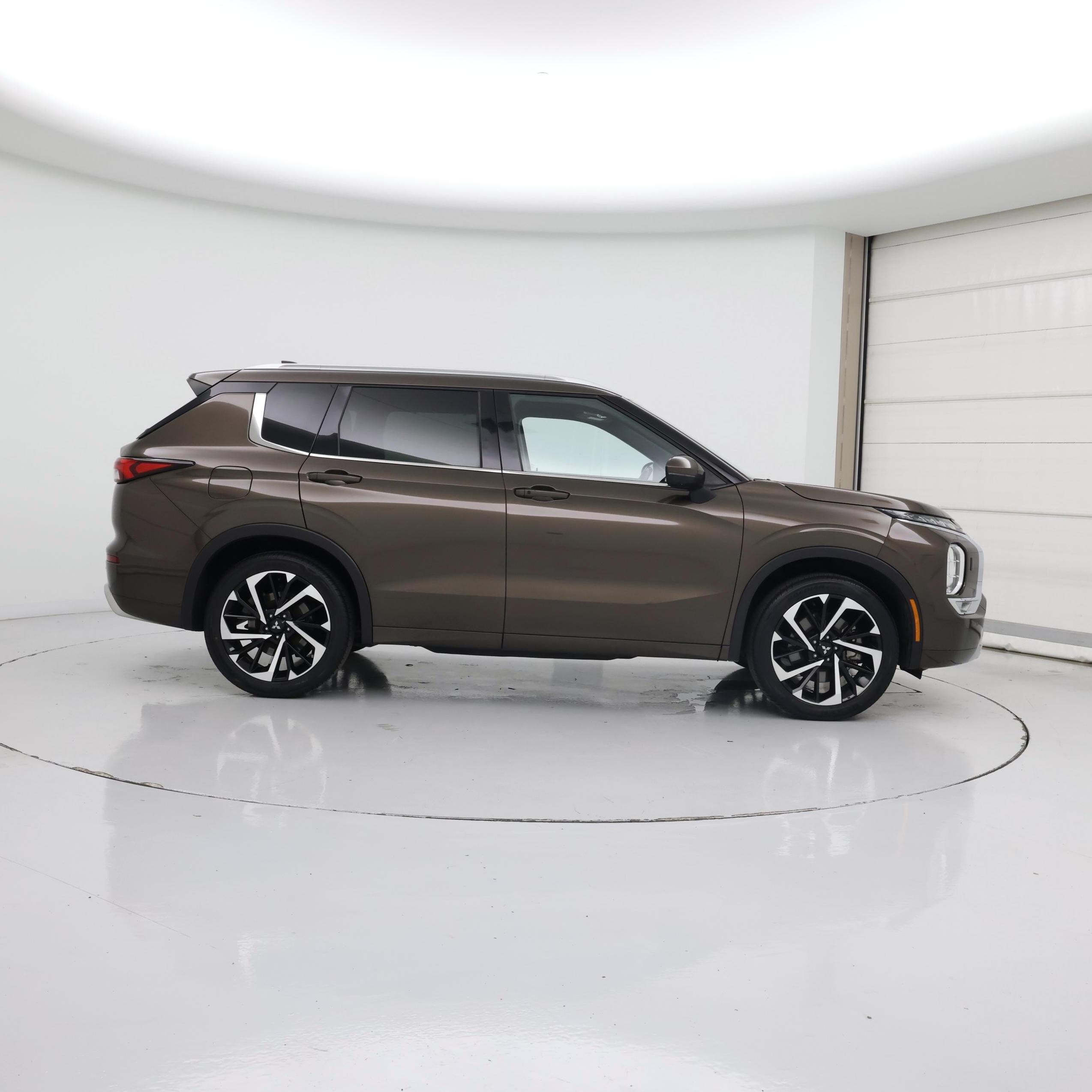 Thumbnail: 2022 Mitsubishi Outlander - 7