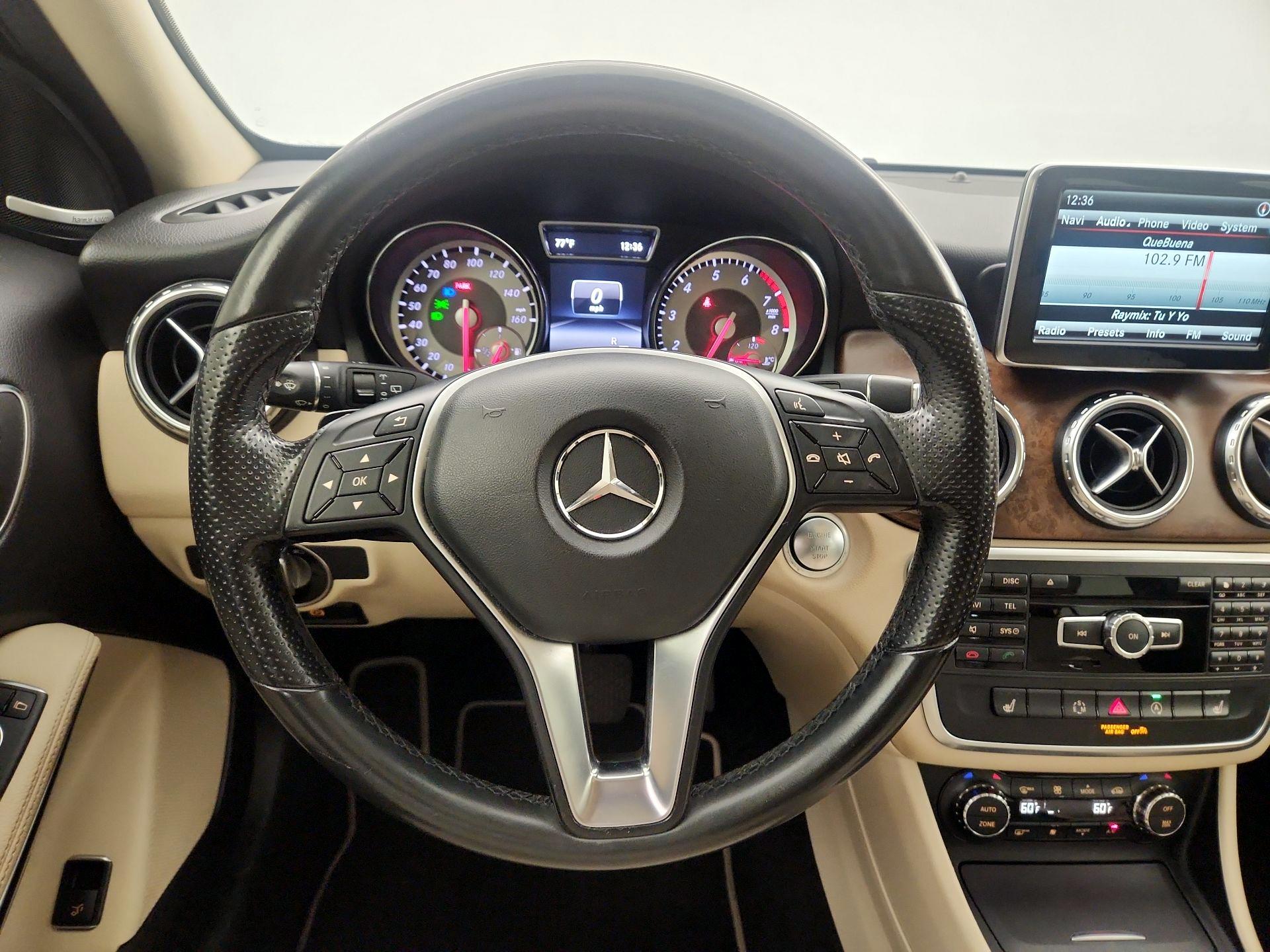 Thumbnail: 2015 Mercedes-Benz GLA - 10