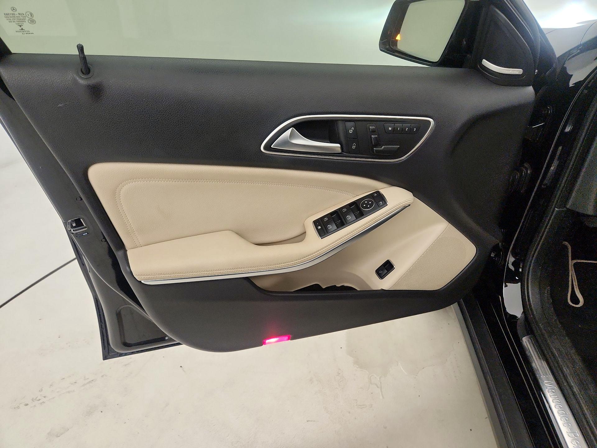 Thumbnail: 2015 Mercedes-Benz GLA - 12