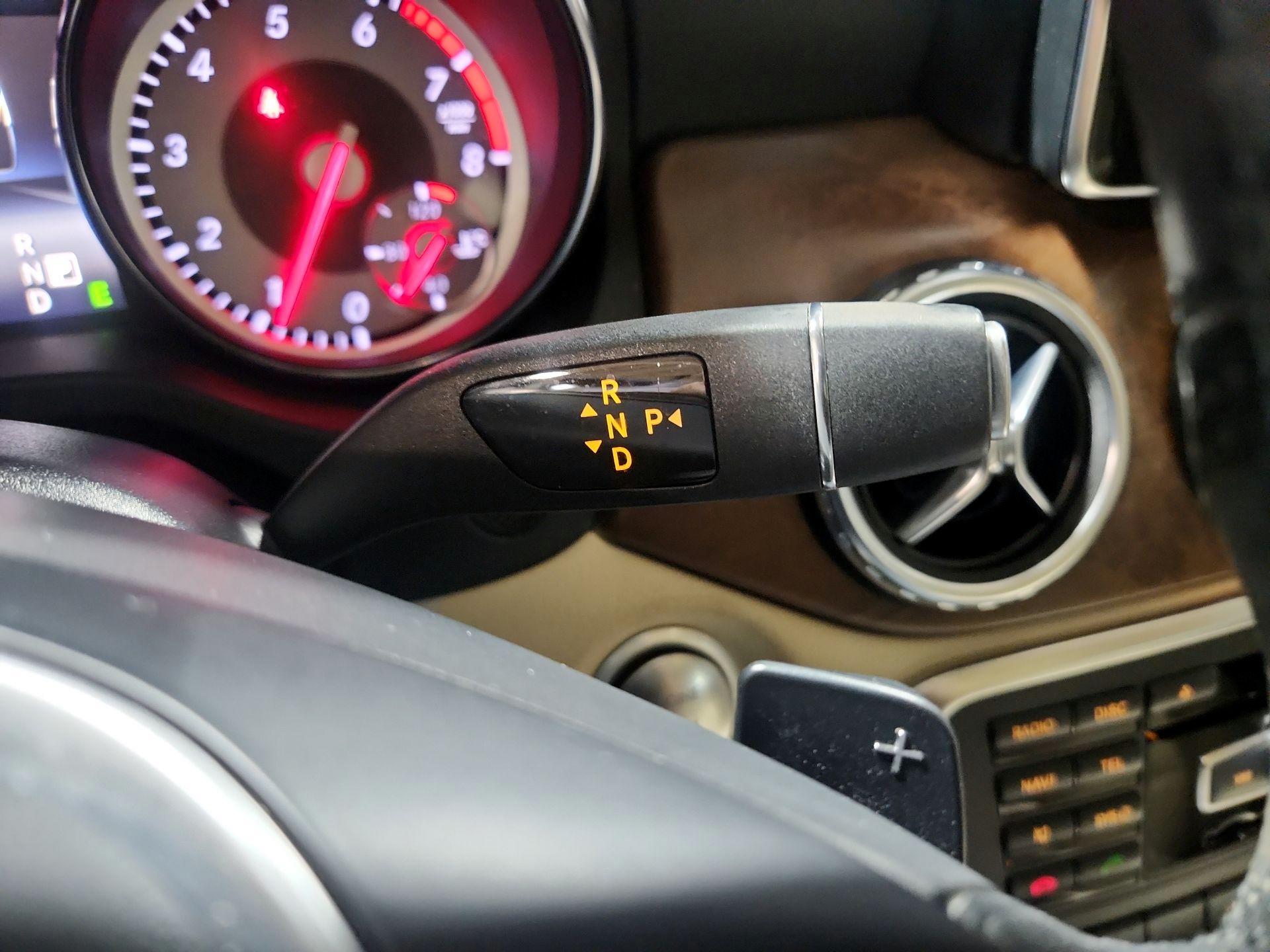 Thumbnail: 2015 Mercedes-Benz GLA - 15