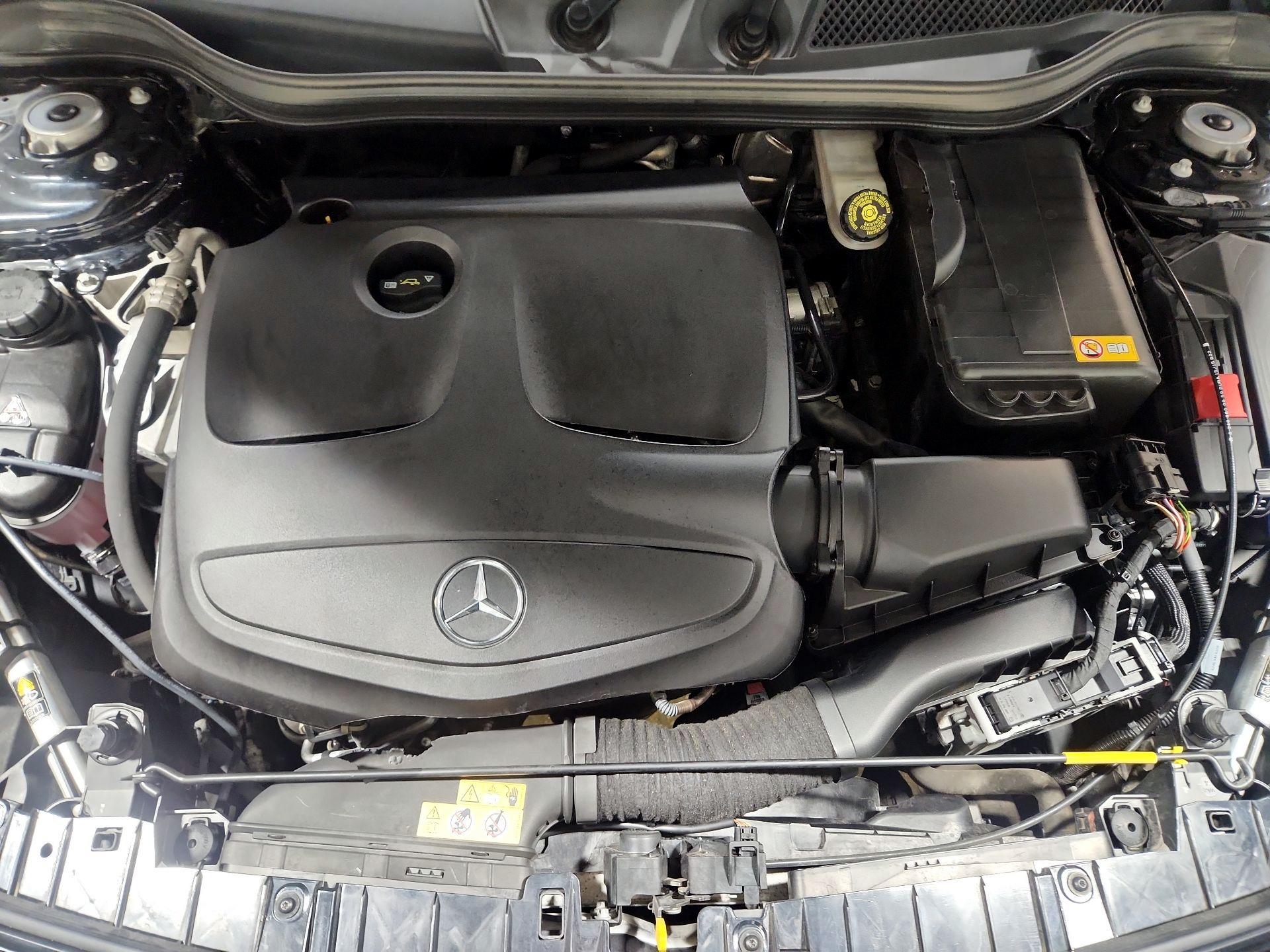 Thumbnail: 2015 Mercedes-Benz GLA - 17