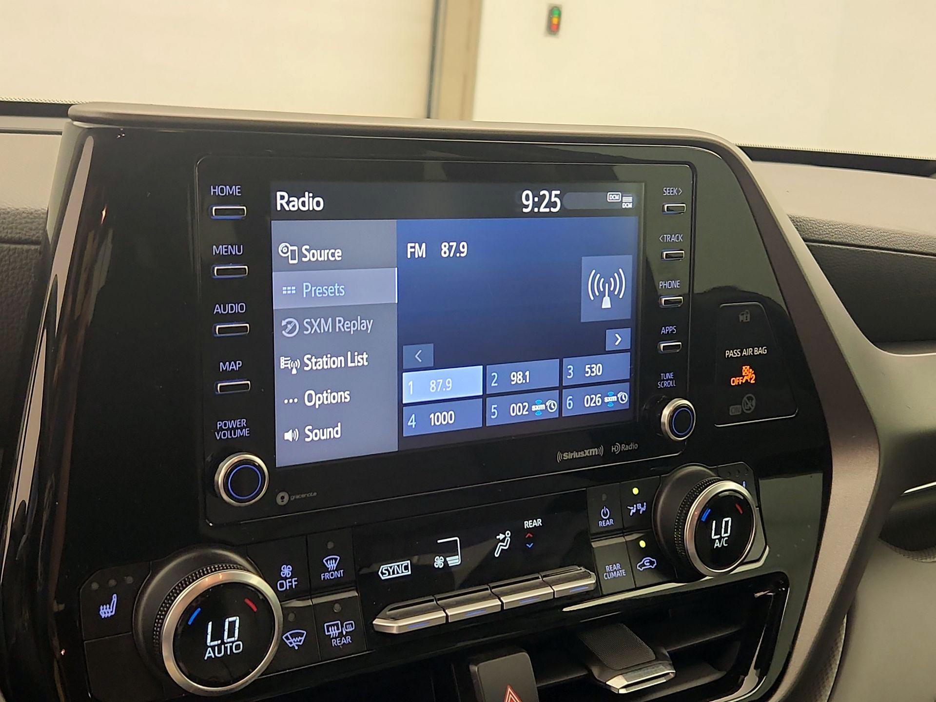 Thumbnail: 2021 Toyota Highlander - 15